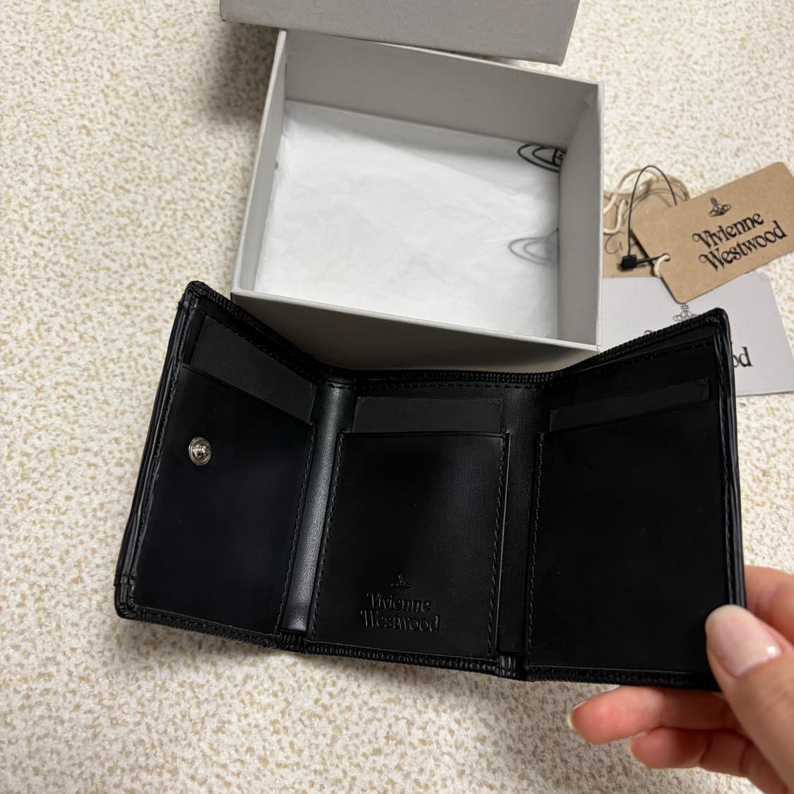 비비안웨스트우드 로고 스몰 플랩 반지갑 블랙 상품이미지3