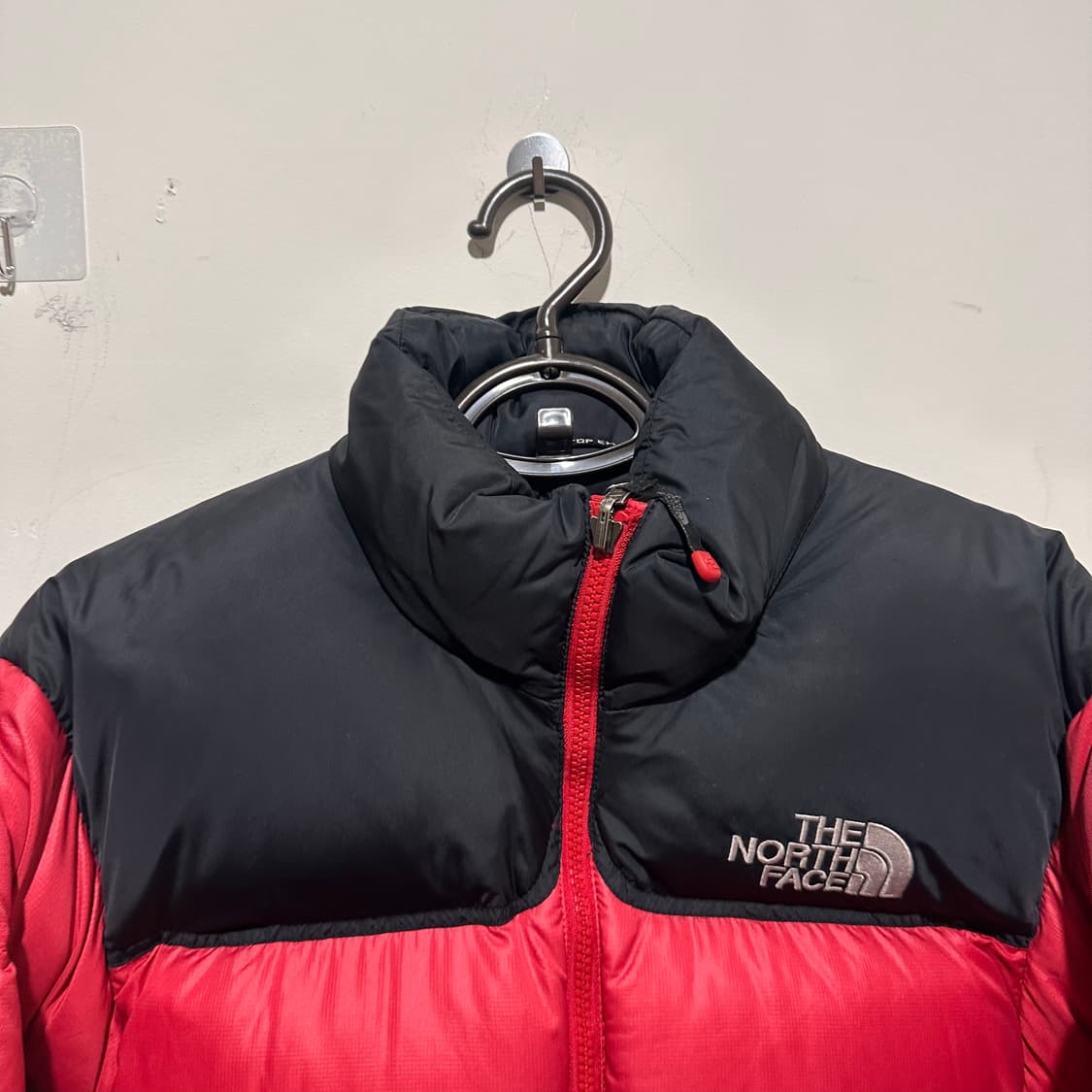 노스페이스 눕시 700 레드 패딩  상품이미지2