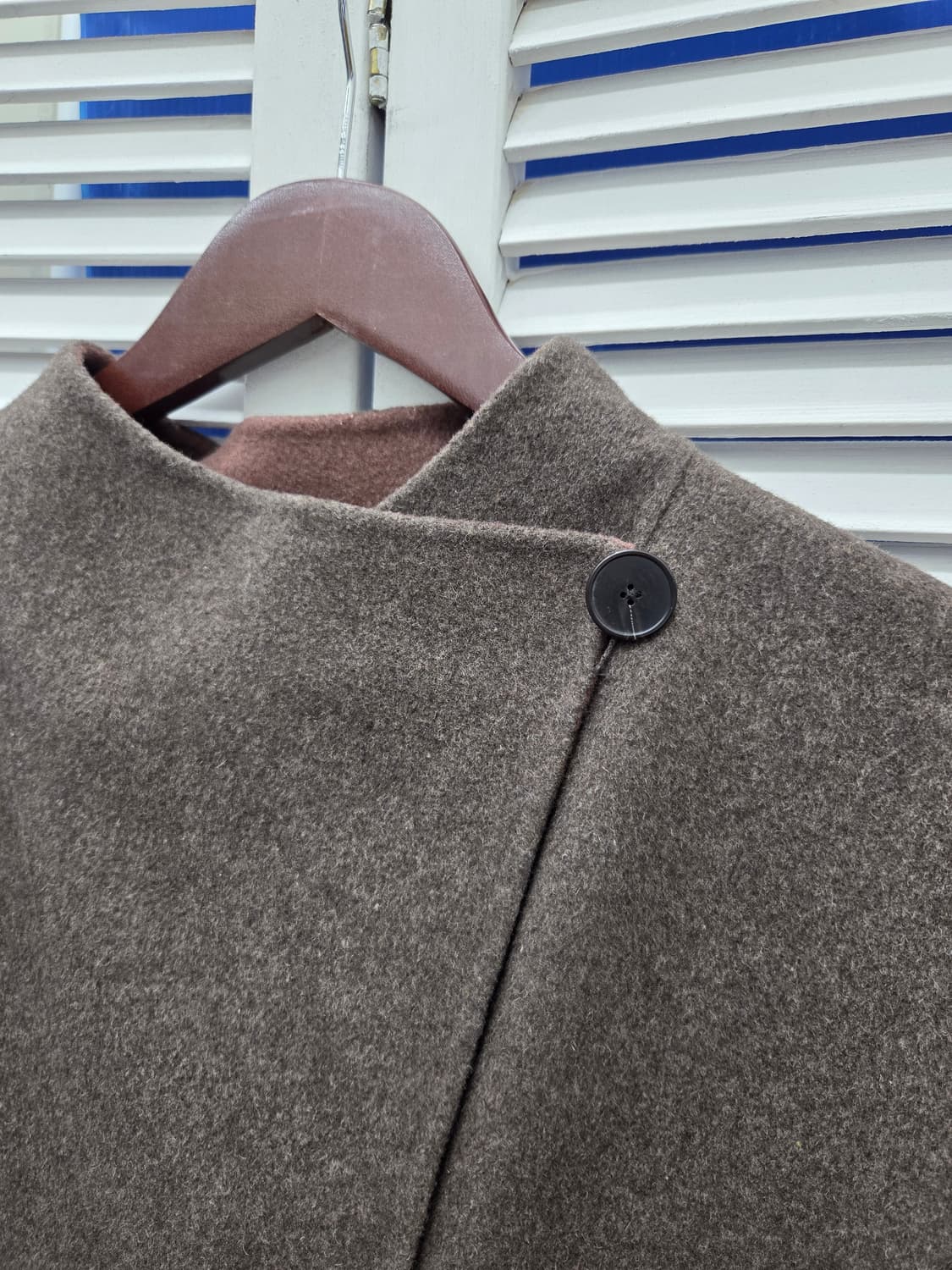 지스튜디오 지춘희 울 케이프 코트 상품이미지4