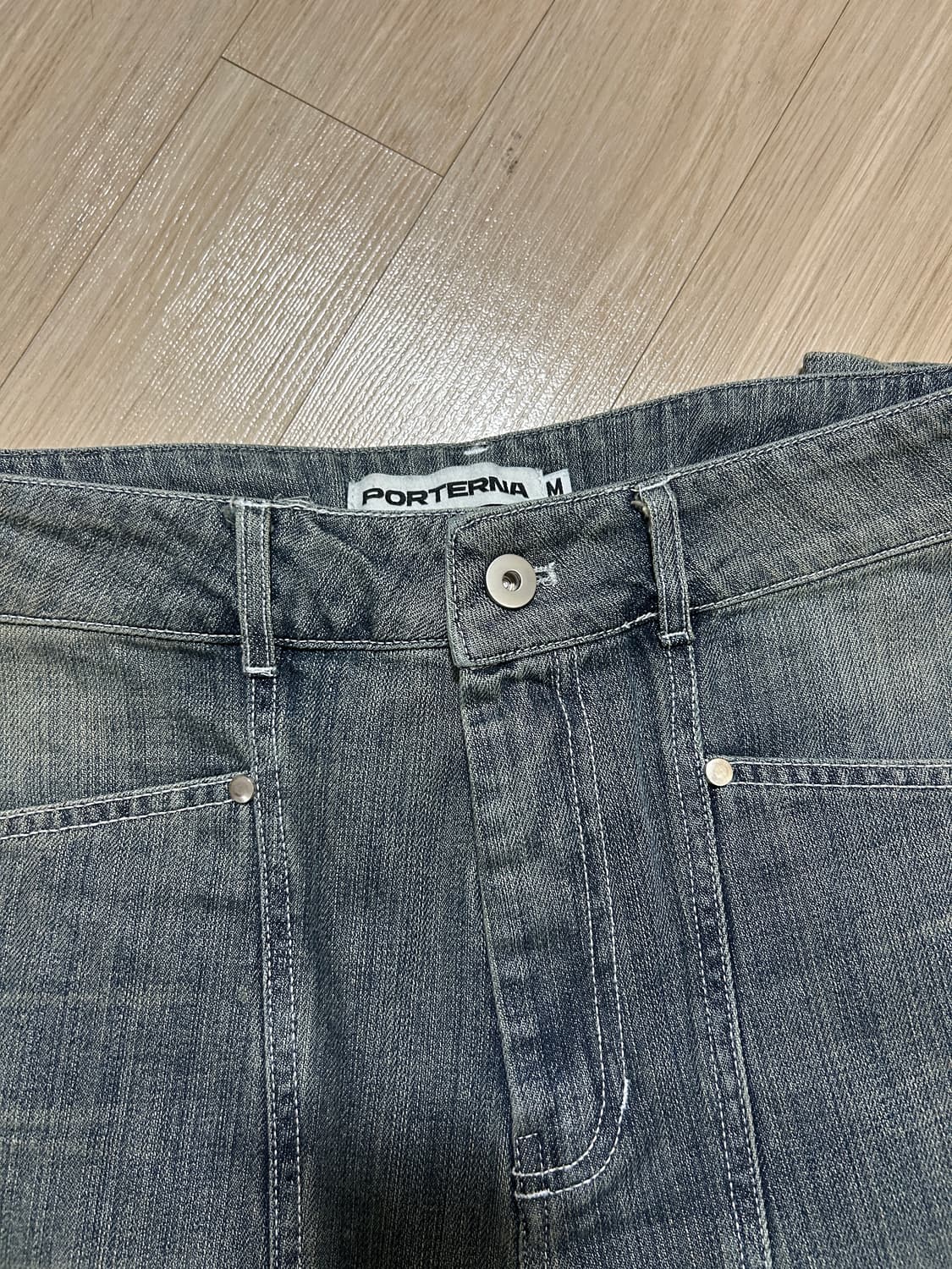 [1회 착용] 포르테나 CINCH BACK CURVED JEANS 상품이미지2