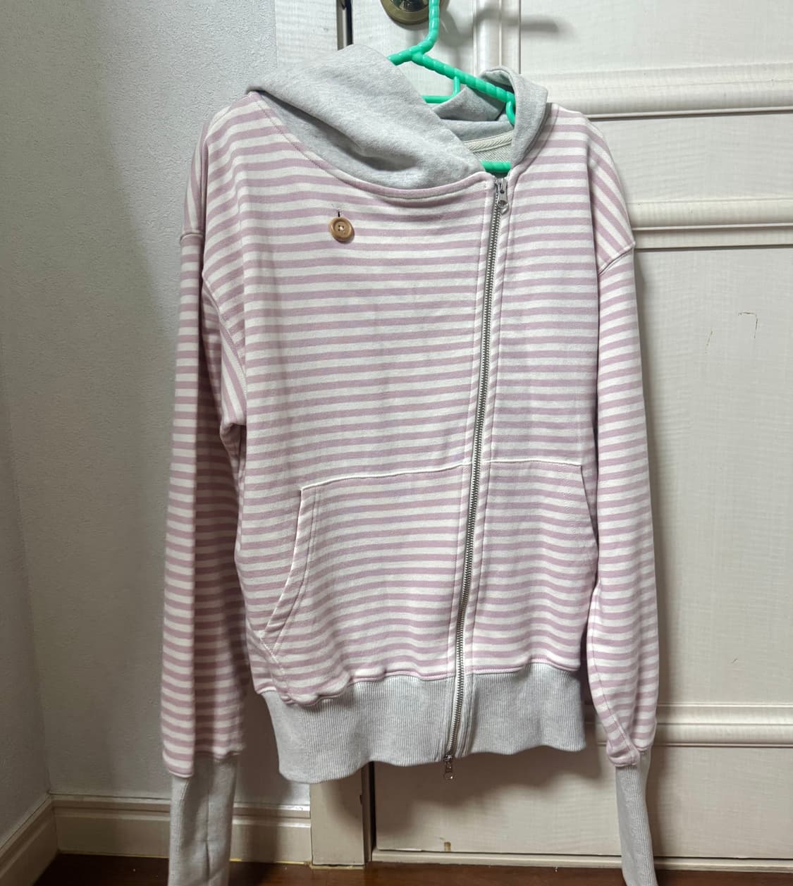 더뮤지엄비지터 후드집업 아일릿 모카 상품이미지2