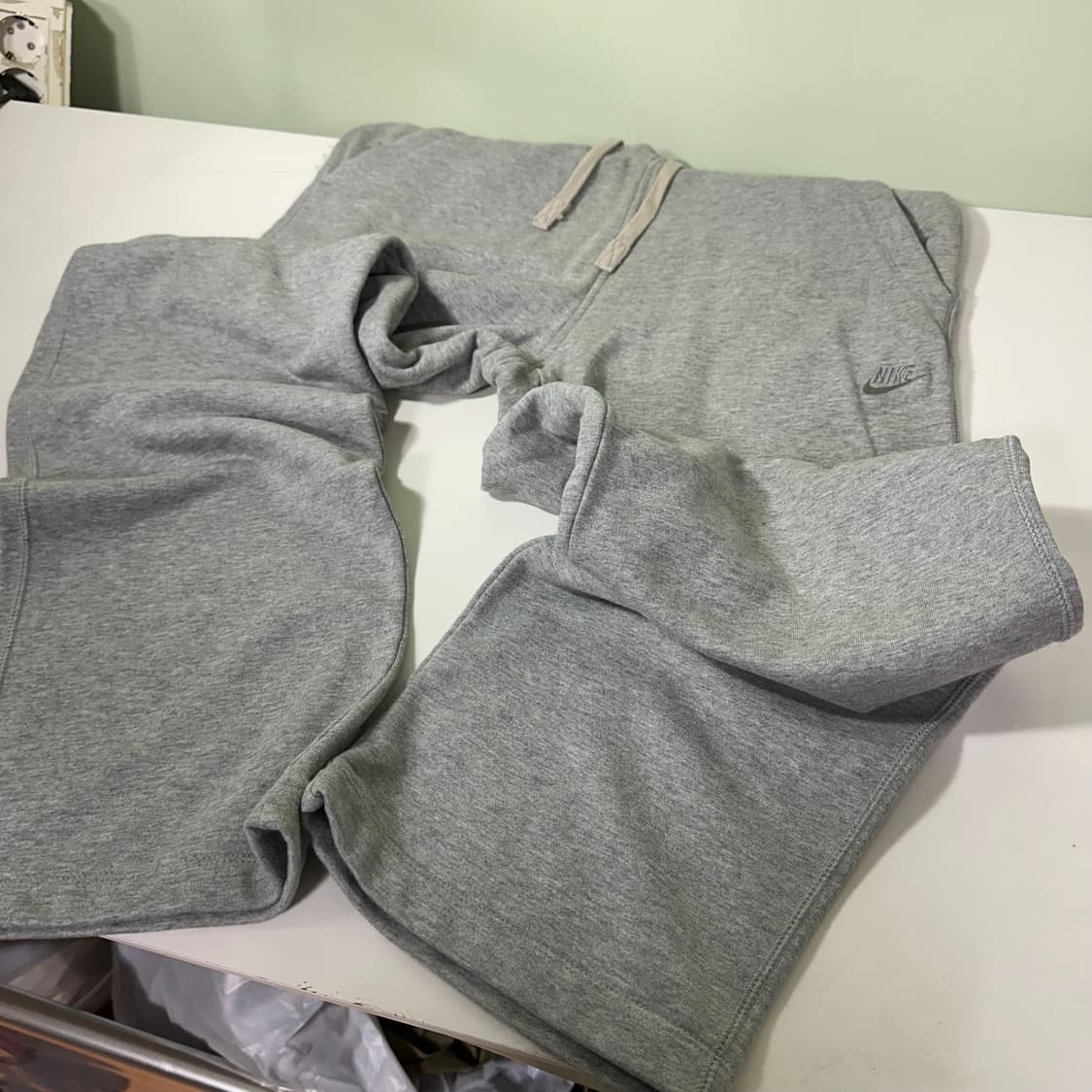 M 나이키 기본로고 그레이 루즈와이드핏 코튼 밴딩 트레이닝팬츠 상품이미지4