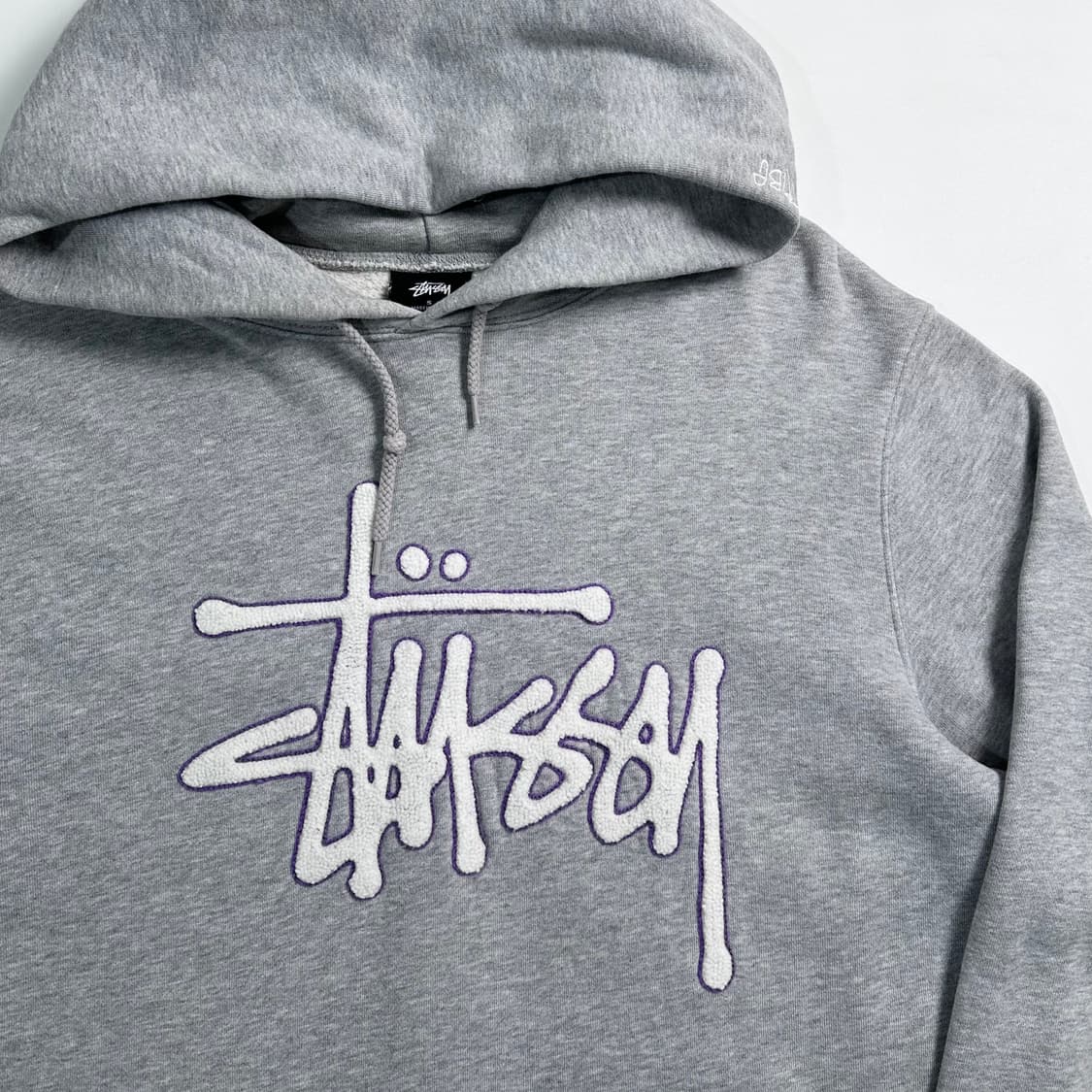 스투시 플리스 로고 그레이 후드티  상품이미지3