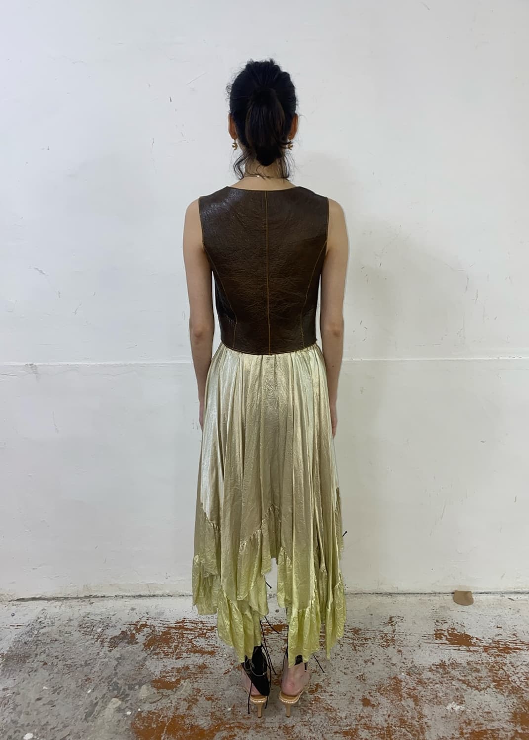 Irregular Hem Poly-Silk Shimmer Skirt 상품이미지4