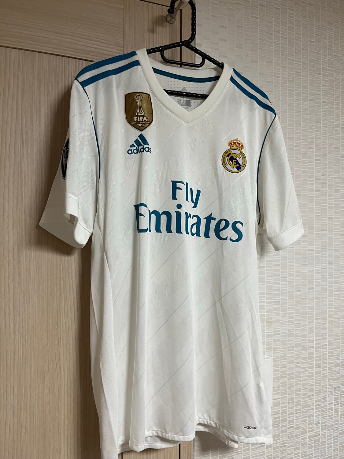 [L] 레알 마드리드 17-18 어센틱 홈 유니폼 모드리치 상품이미지1