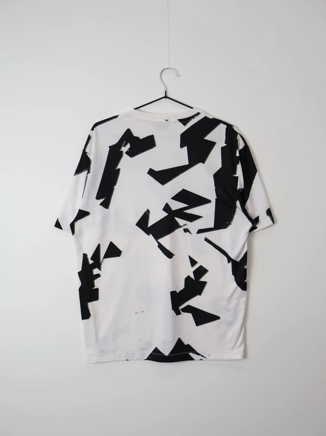 Nicole Club For Men Abstract V-Neck Tee 상품이미지5