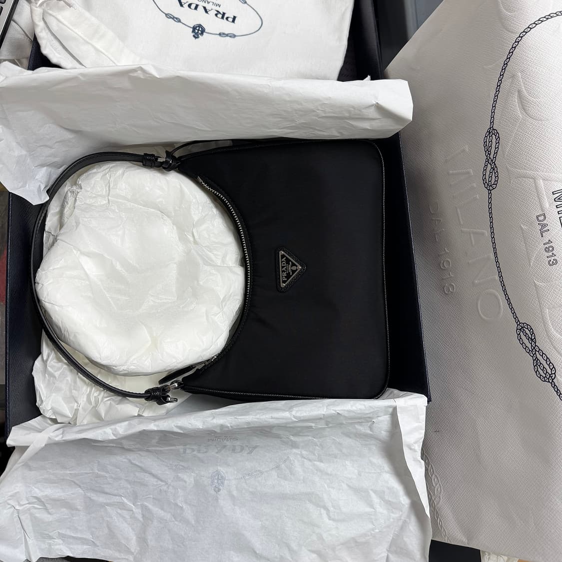 새제품 프라다 리에디션 2005 리나일론 미니백 상품이미지1