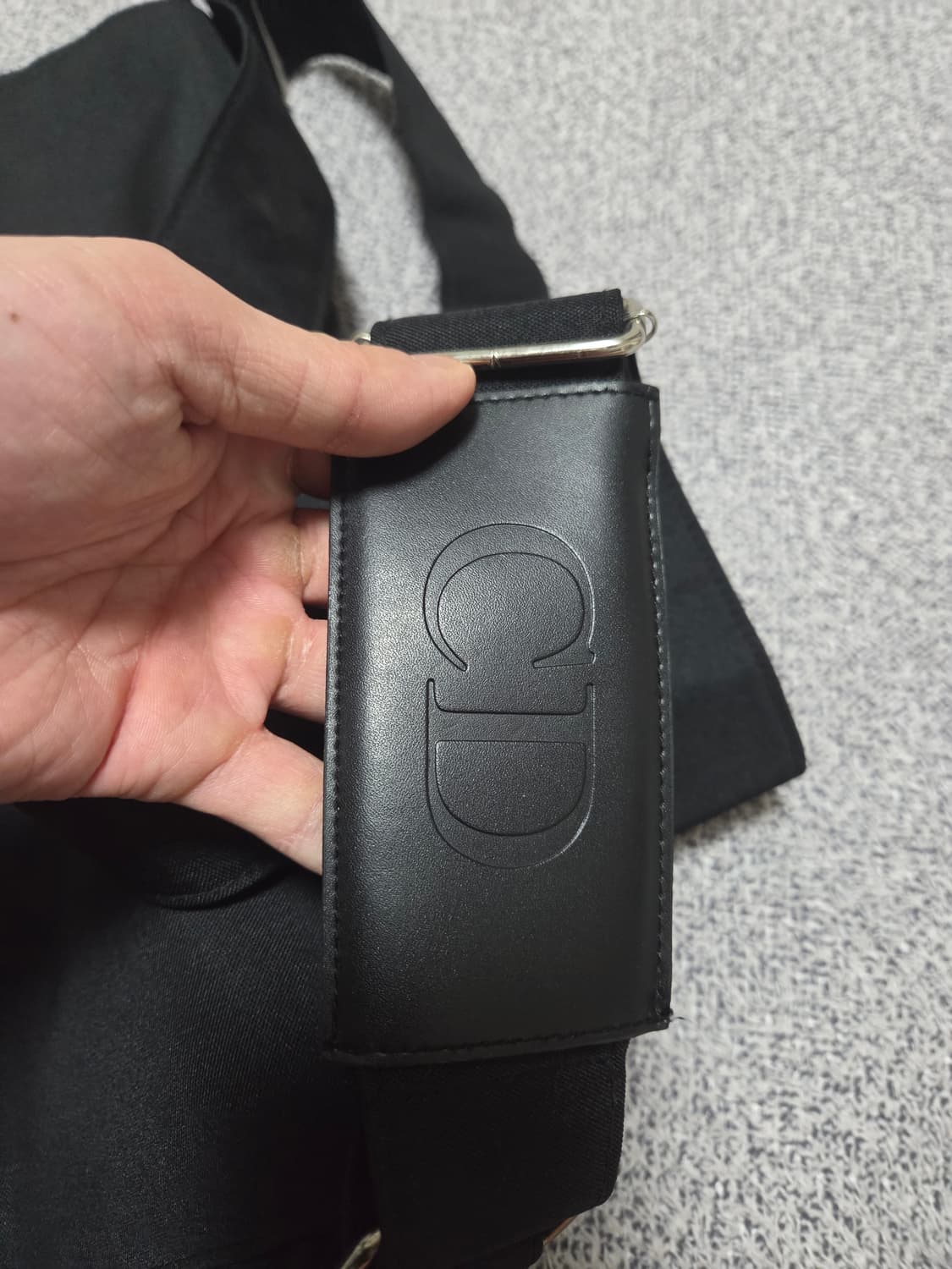 디올옴므 에디기 퍼퓸크로스백 상품이미지3