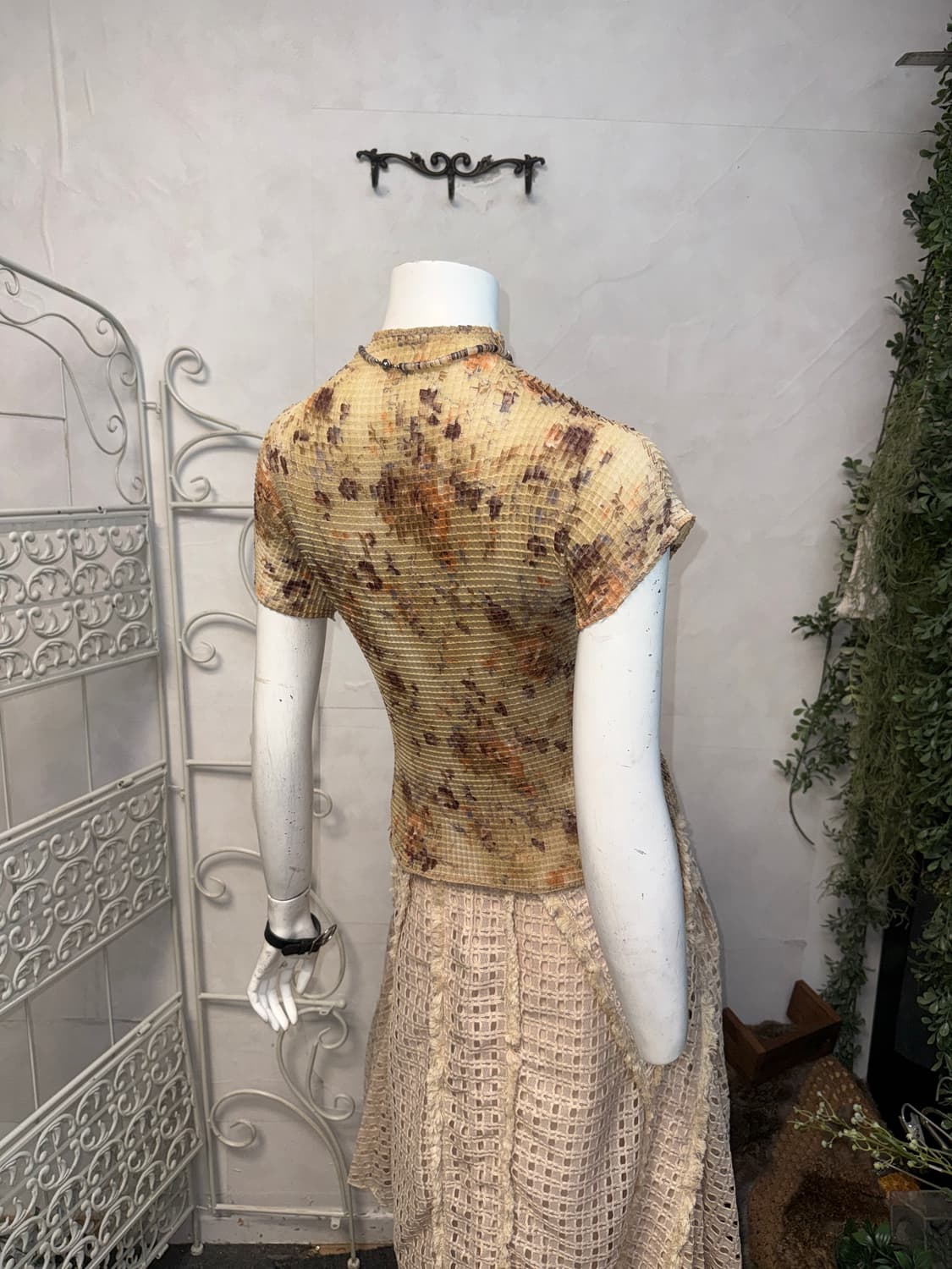 Beige vintage flower stretch pleats t 상품이미지4
