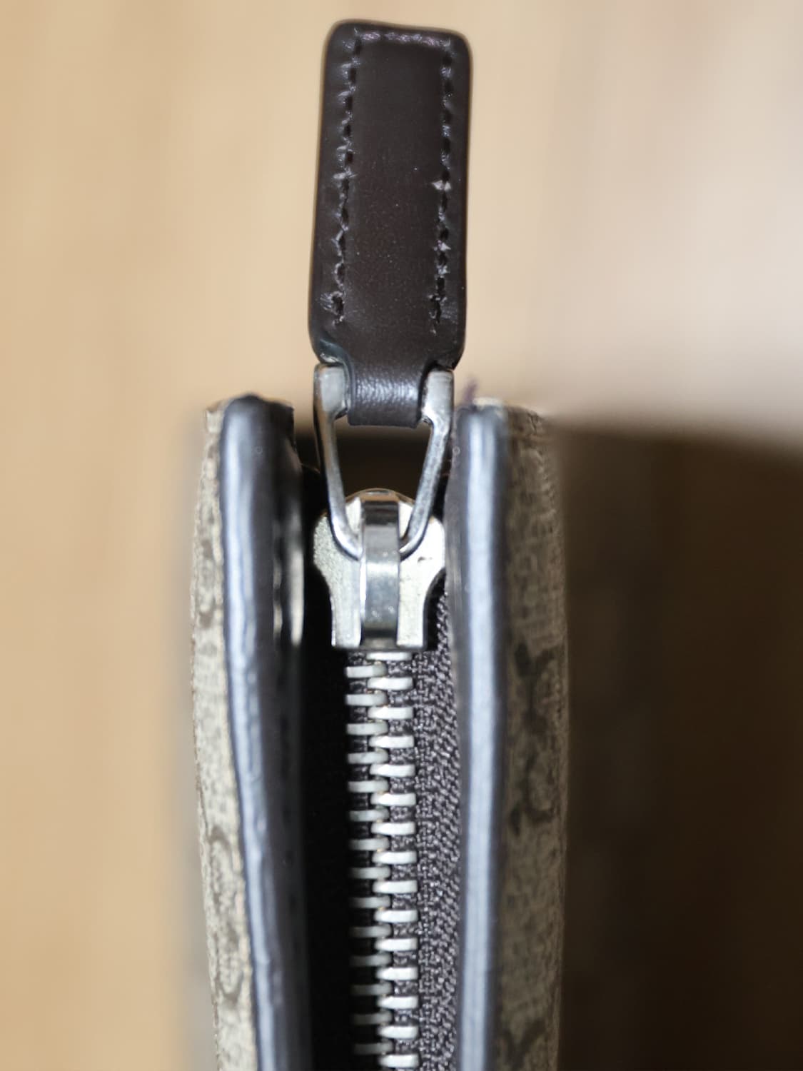 [정품]구찌 GG 수프림 캔버스 웹 파우치 베이지 에보니 클러치 상품이미지4