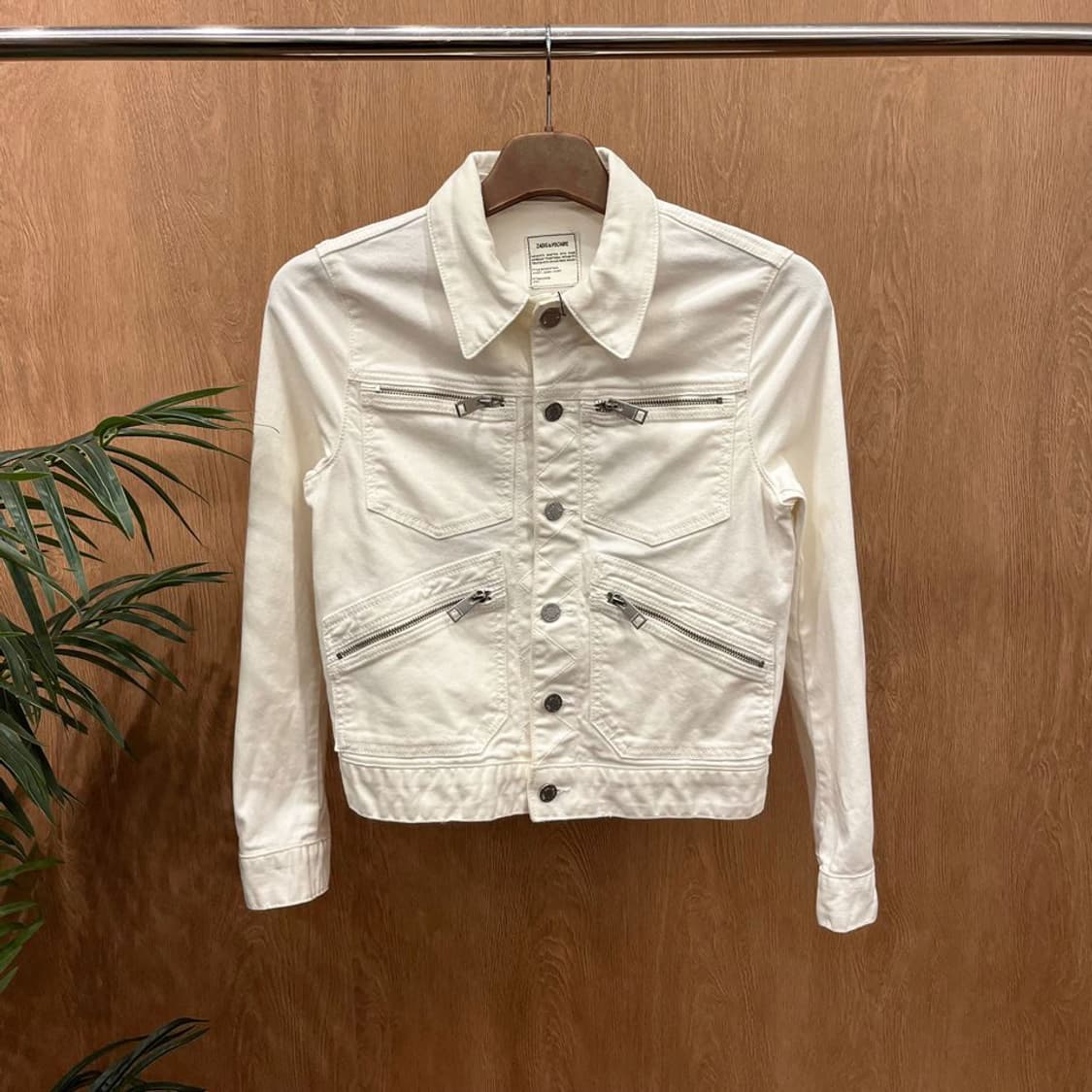 쟈딕 앤 볼테르 데님 자켓 백 애니멀 자수 커프 스터드 디테일 화이트 상품이미지1