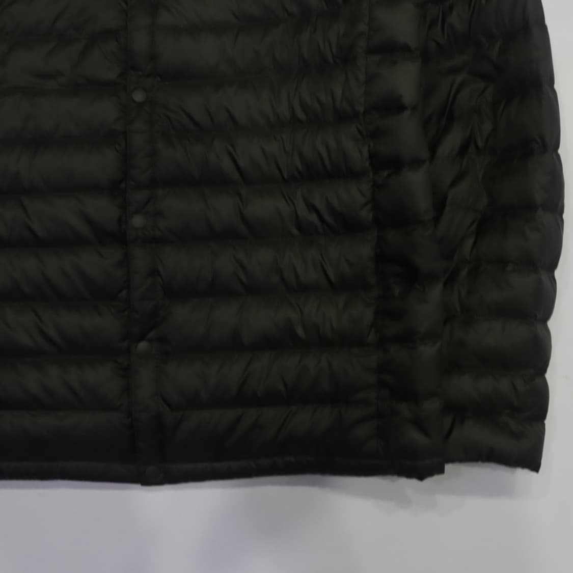 유니클로 카키 다운 브이넥 경량 가디건 패딩 상품이미지2