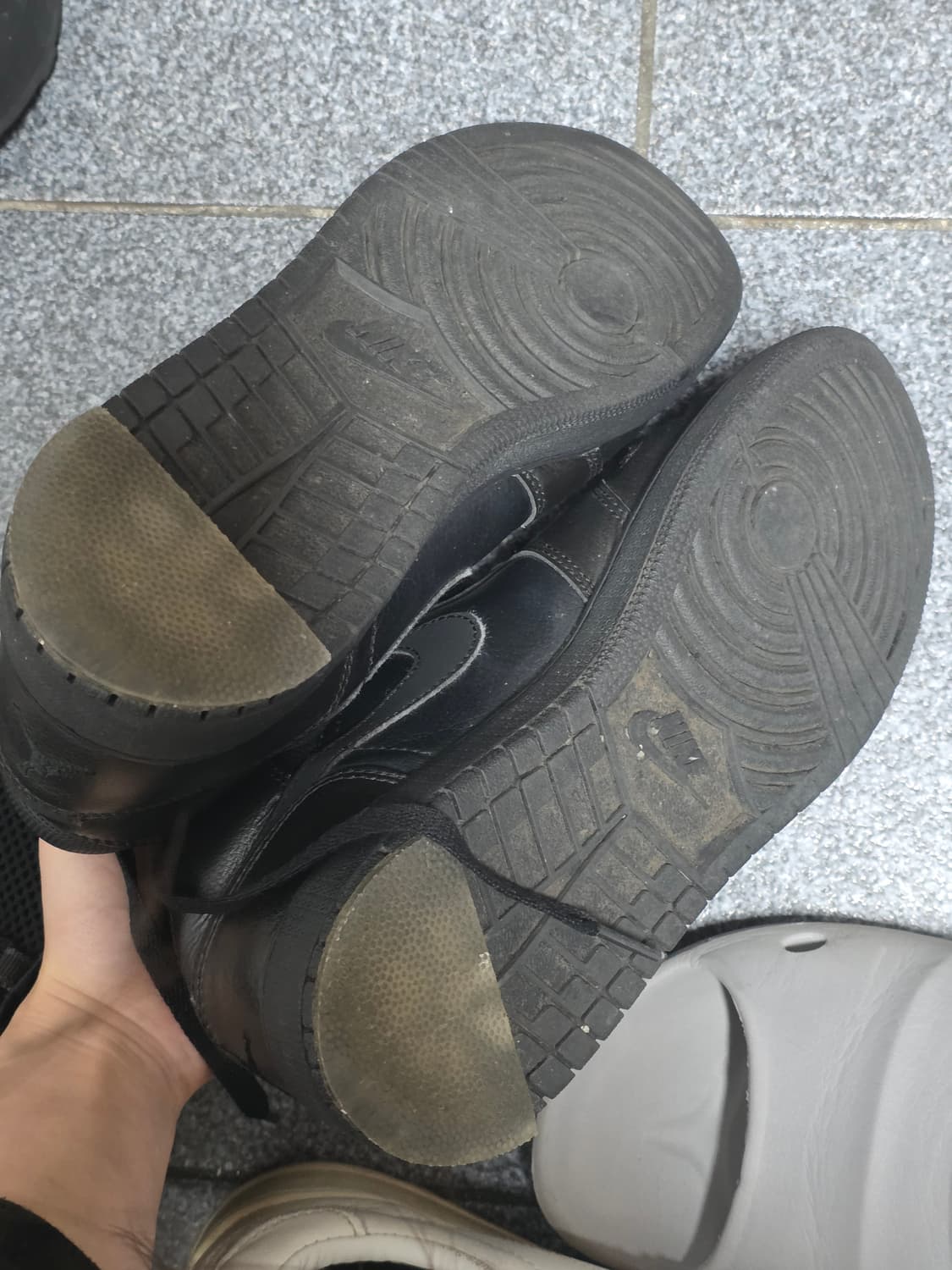 조던1 미드 트리플블랙 250 상품이미지4