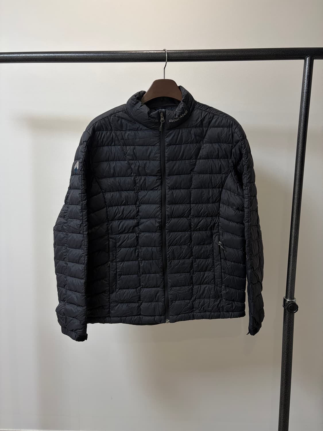 (L) mont bell 몽벨 넥로고 덕다운 경량 패딩 상품이미지1