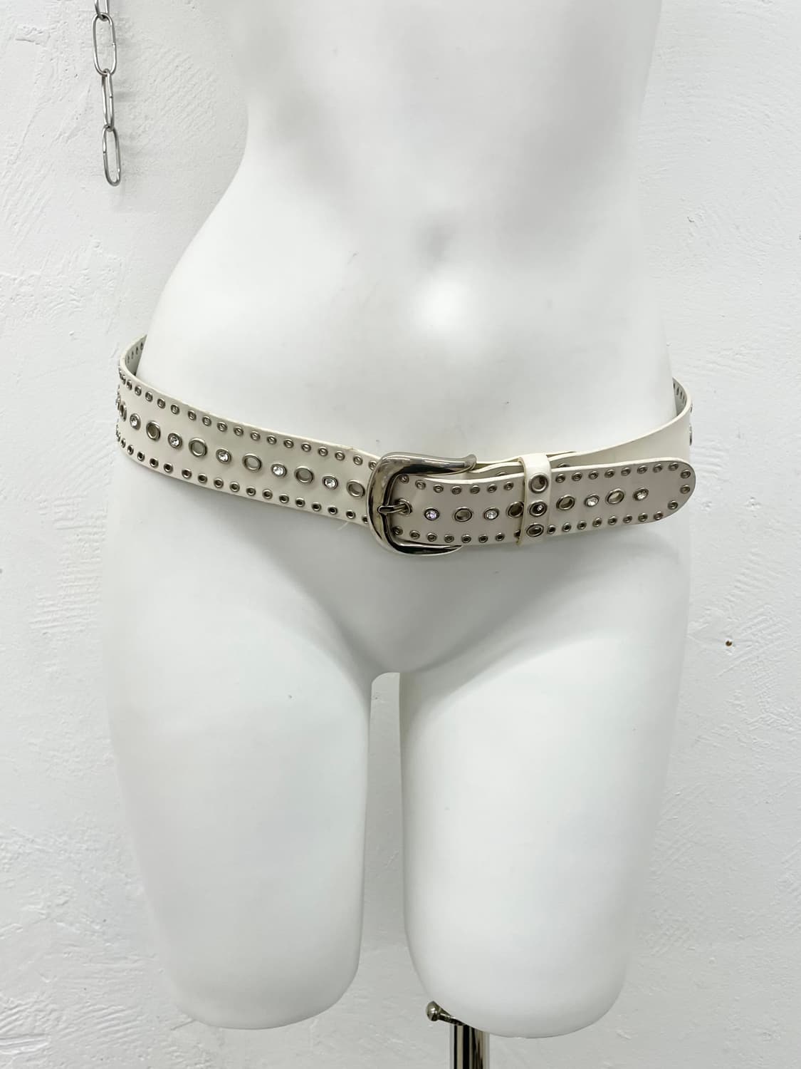 화이트 스터드 큐빅 펀칭 버클 벨트 상품이미지2