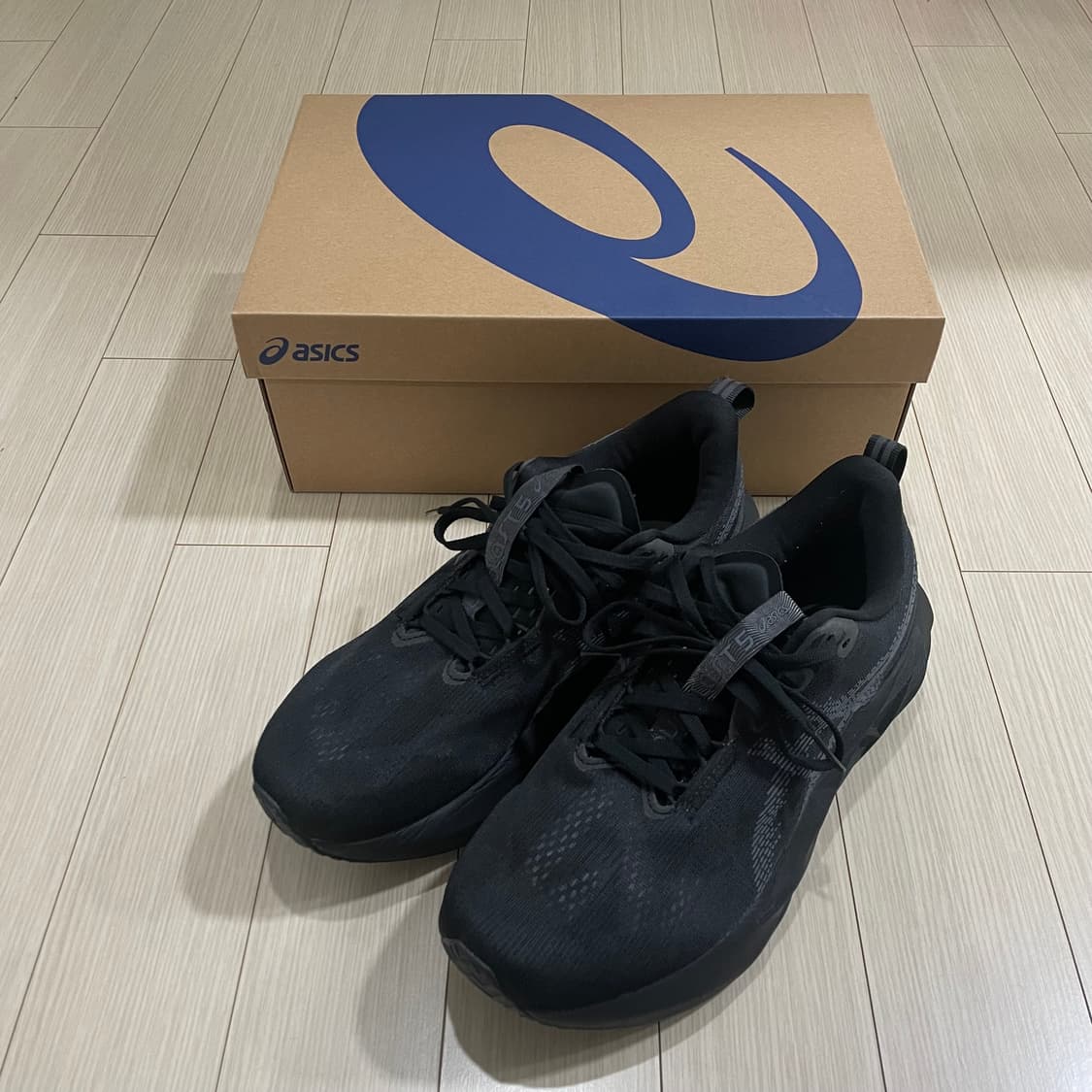 [275] 아식스 노바블라스트 5 러닝화 블랙 캐리어 그레이 상품이미지1