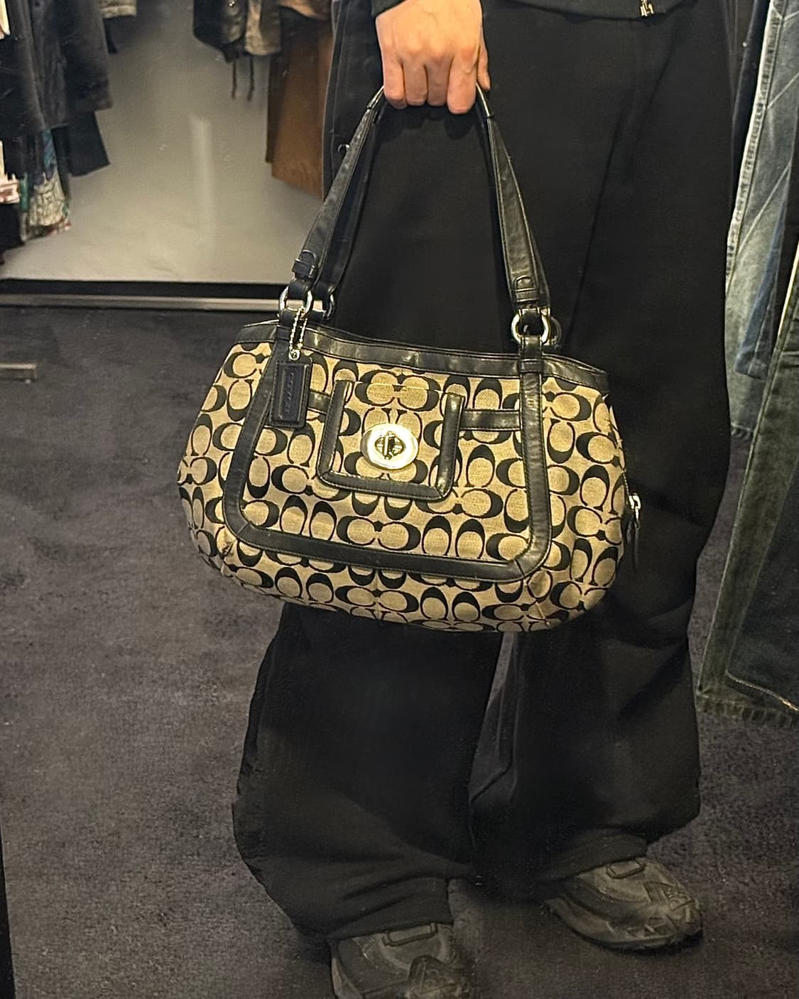 코치 로고 컨버스 가죽 소재 시그니처 블랙 버클 링 고스 펑크 락시크 상품이미지3