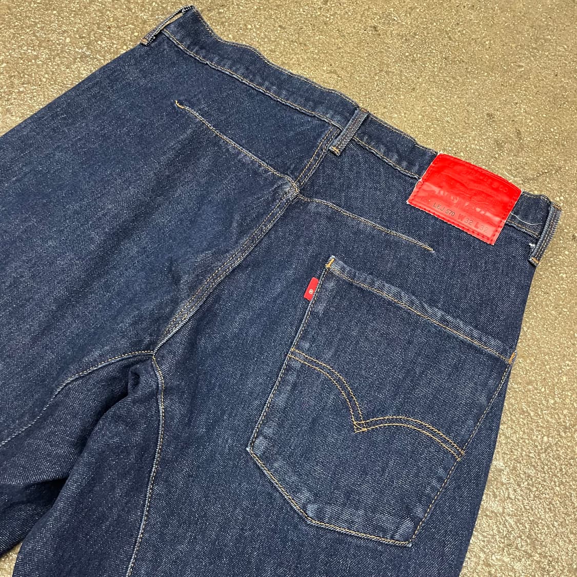 리바이스 엔지니어드진  LEJ570 (32”) 상품이미지2