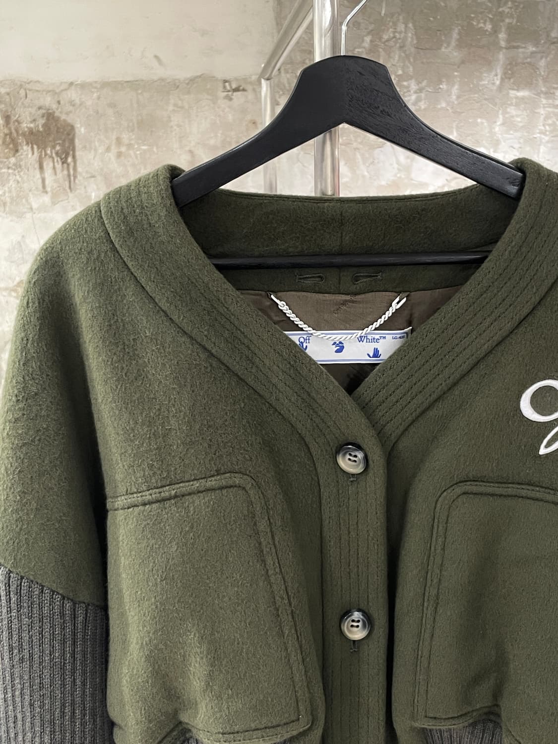 오프화이트 20F/W 카키 크롭 울 가디건 상품이미지2