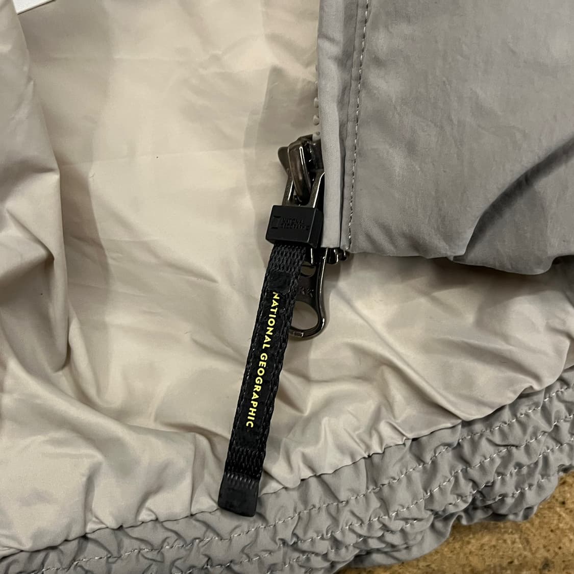 [정품/XL] 내셔널지오그래픽 경량 패딩 자켓 회색 b16 상품이미지8