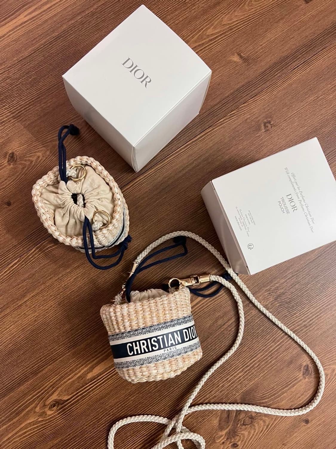 디올뷰티 라탄 드로스트링 미니 크로스백 디올기프트 상품이미지1