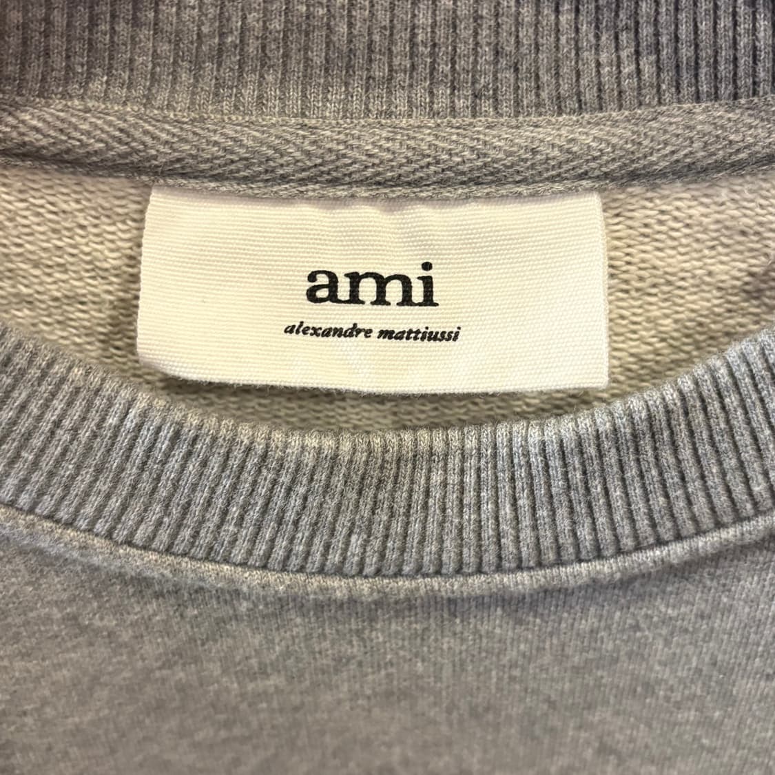 아미 스몰 하트 로고 그레이 맨투맨 상품이미지3