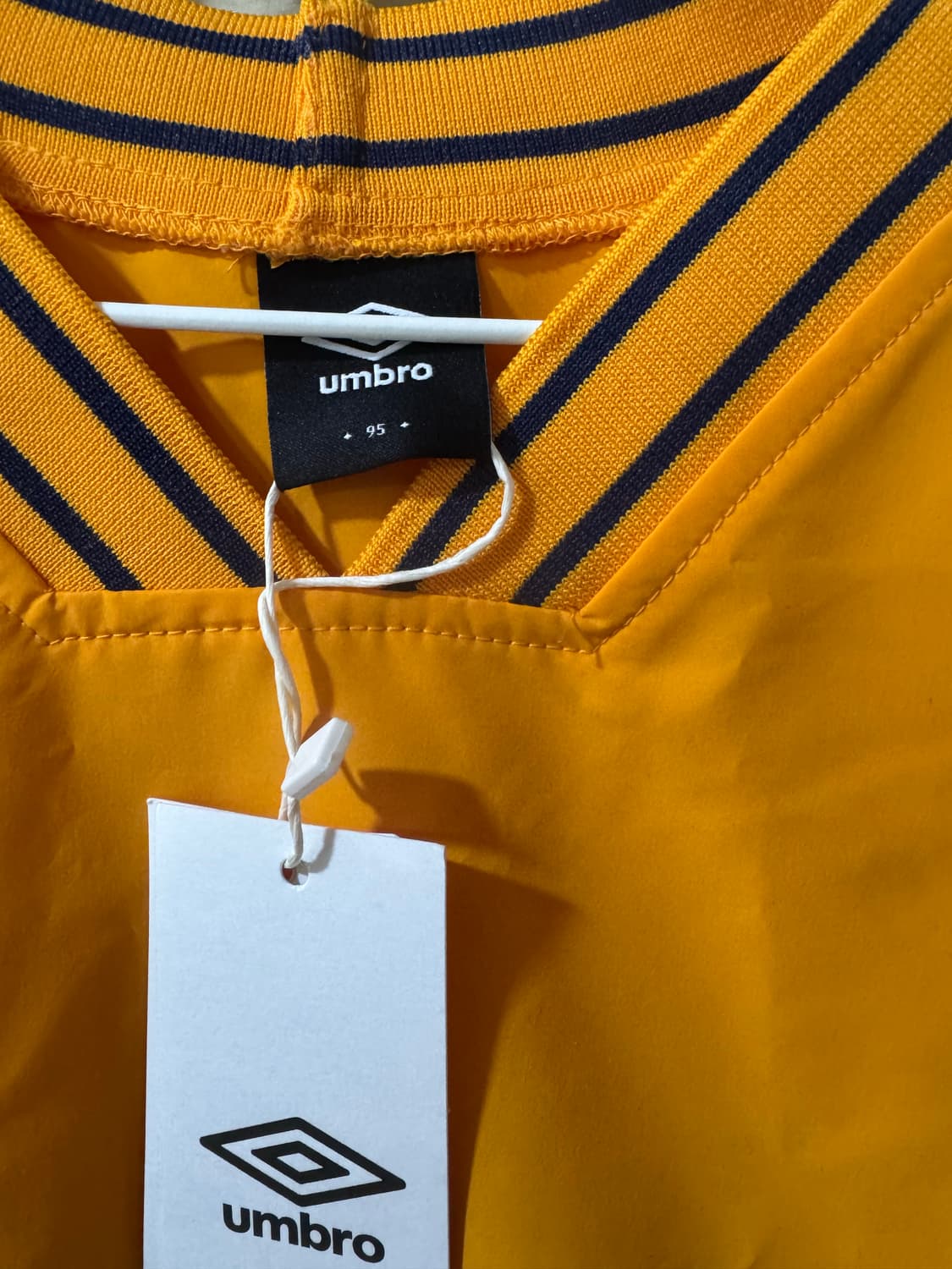 새상품 . 엄브로 머스타드 웜업 상품이미지4