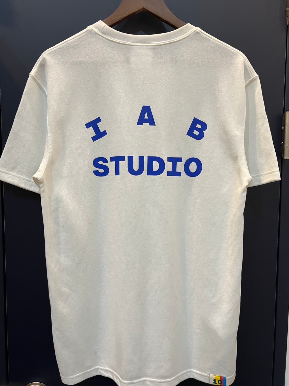 IAB STUDIO 아이앱 스튜디오 10주년 화이트 반팔티 상품이미지2