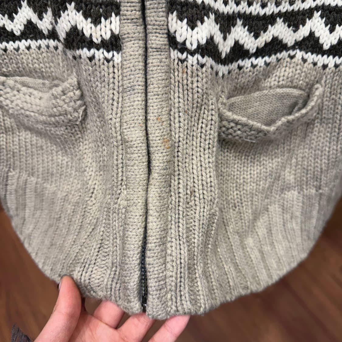 블루노트 니트 집업 가디건 이글 자카드 패턴 디테일 레귤러핏 베이지 상품이미지9