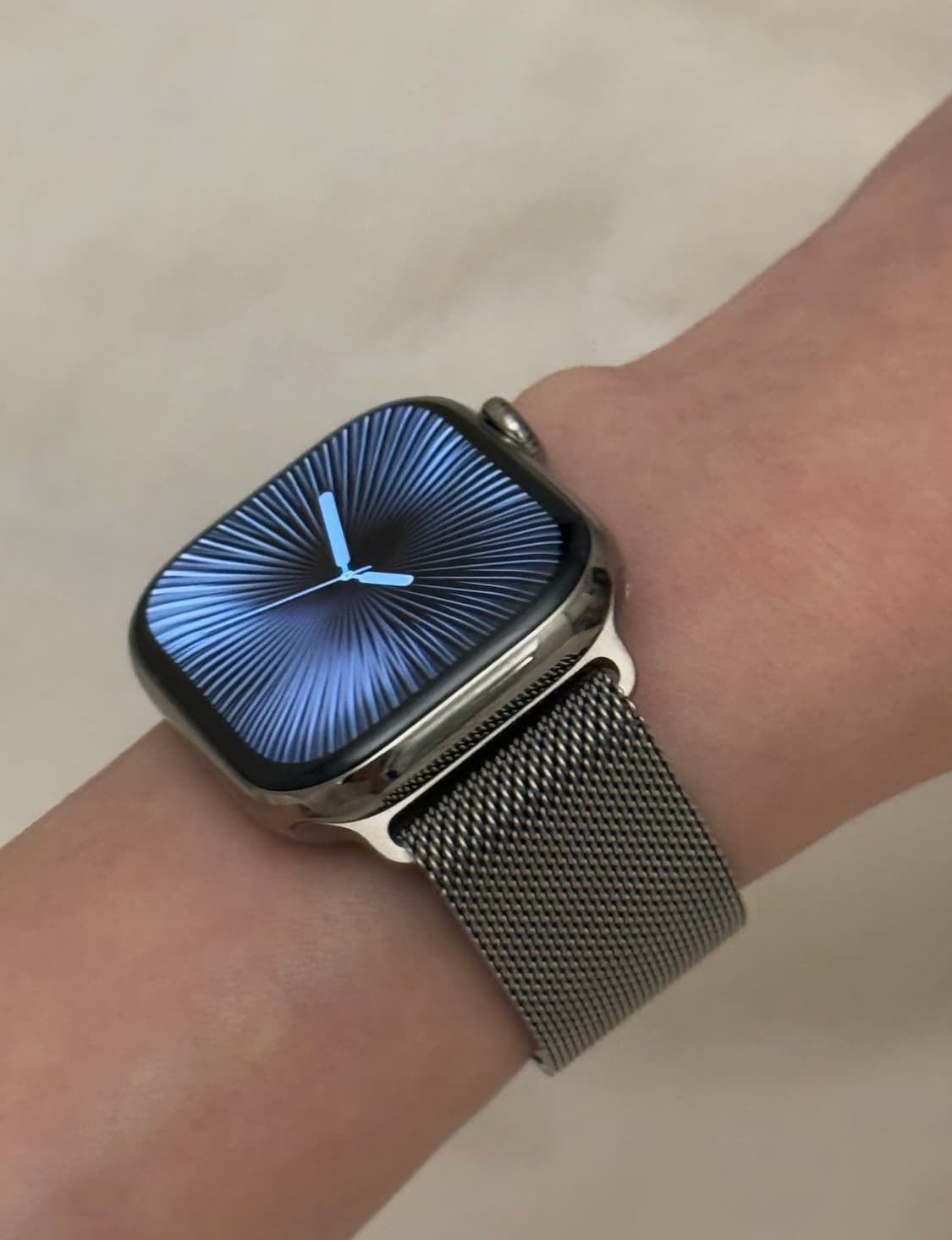 애플워치10 42mm 내추럴티타늄 셀룰러 + 밀레니즈 루프 상품이미지2