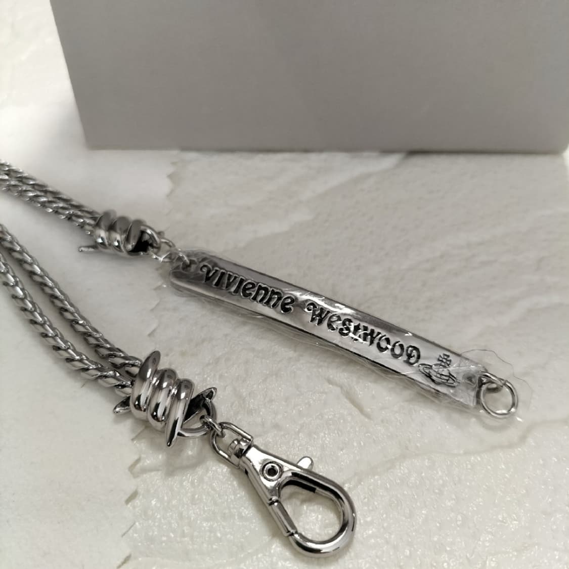 비비안웨스트우드 아카이브 레터링 orb 각인 레어이드 체인 초커 목걸이 상품이미지4