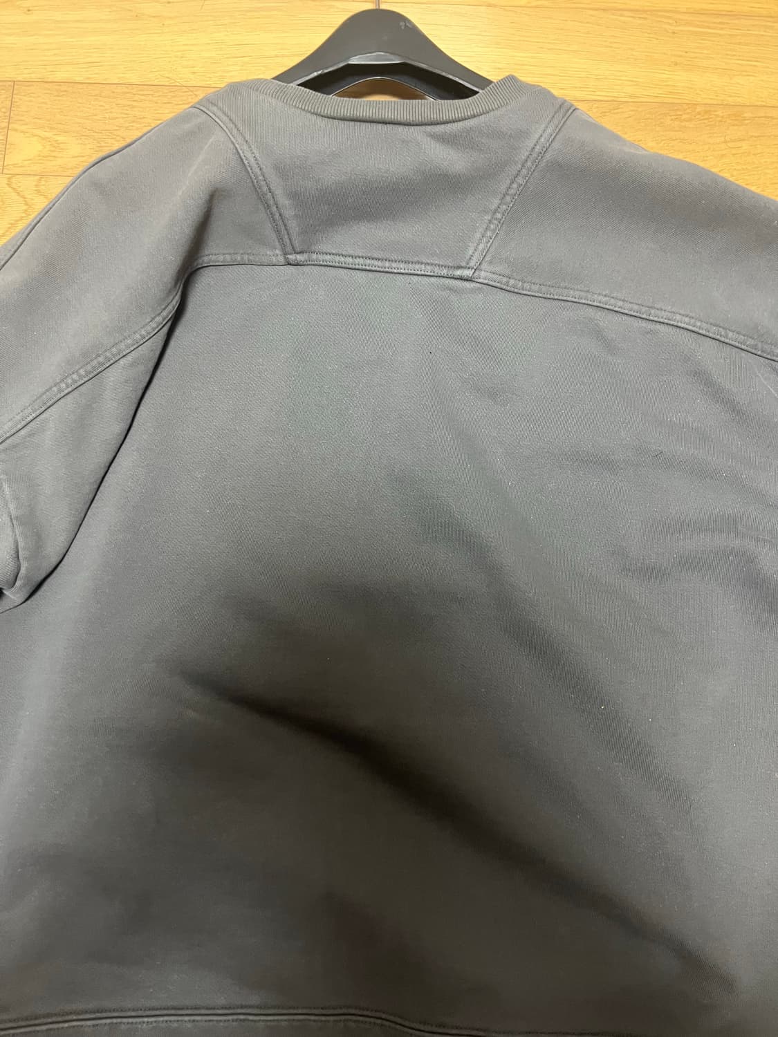 준지 23fw 스티치 스웨트 셔츠 차콜 상품이미지7