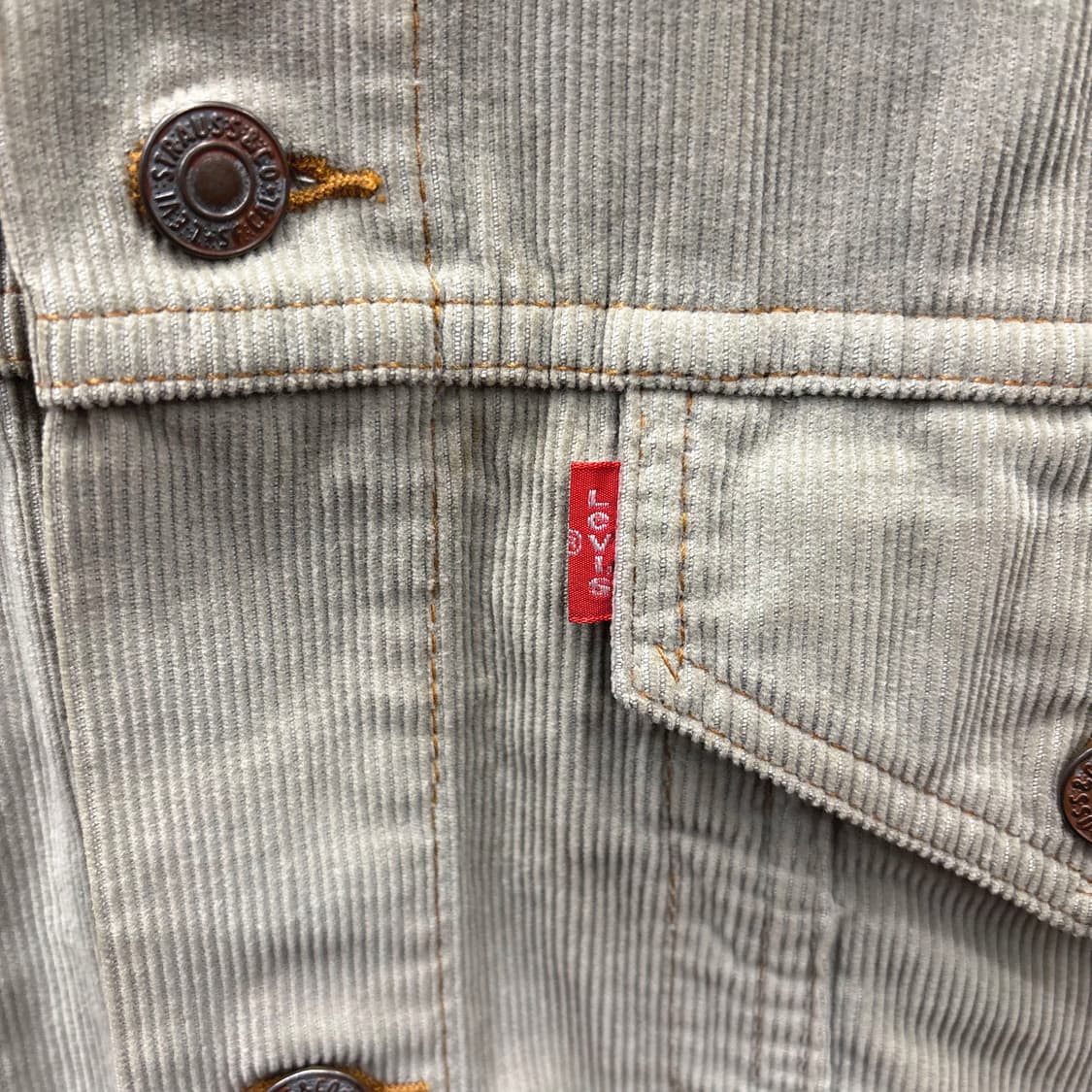 리바이스 코듀로이 트러커 자켓 후면 컬러 자수 레드 탭 디테일 베이지 상품이미지6