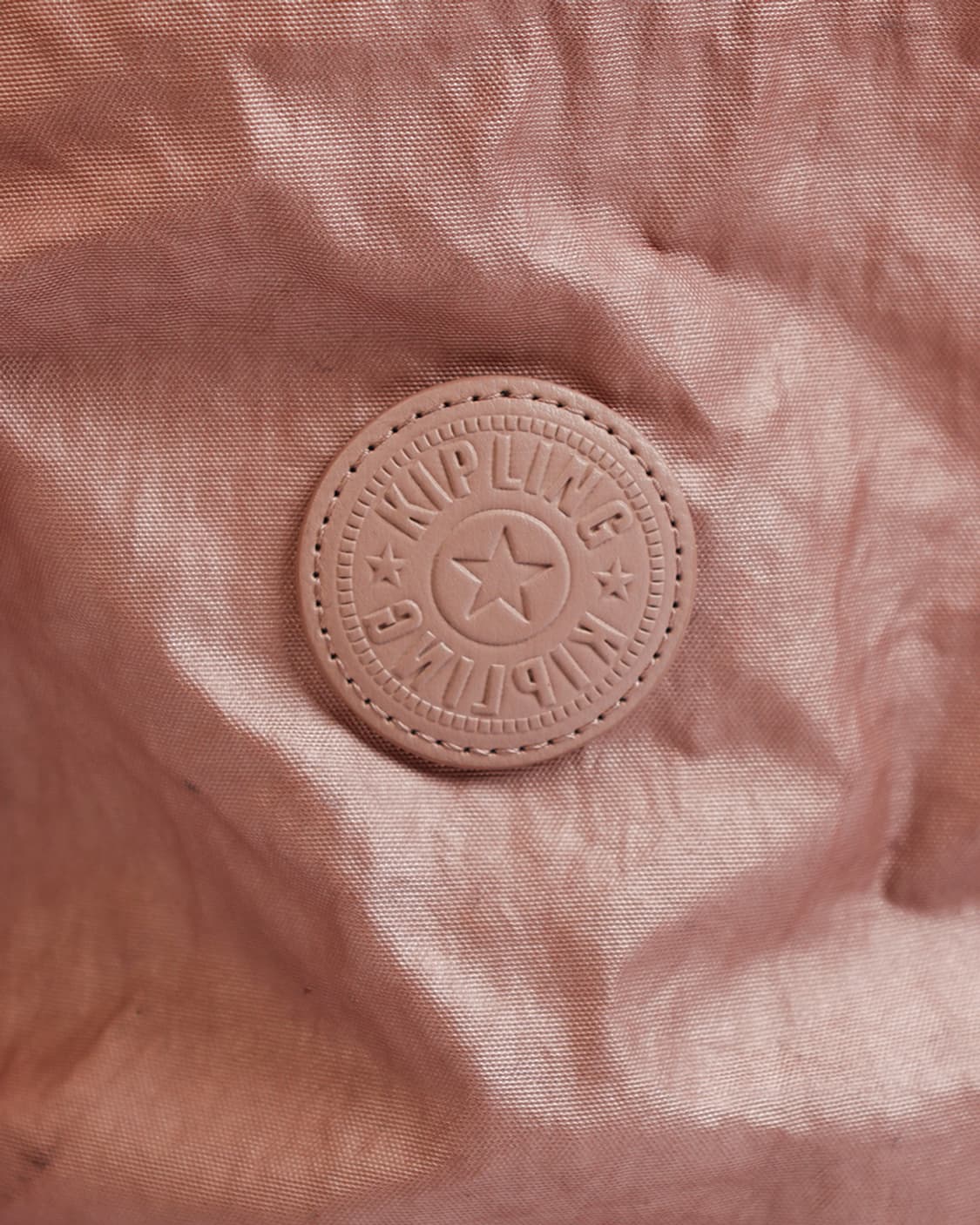 [KIPLING] 핑크 메탈릭 백팩 상품이미지3