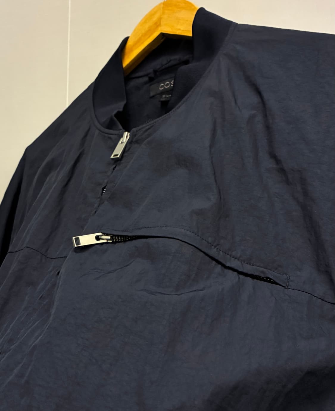 (L~XL)COS 코스 나일론 투웨이 테크니컬 봄버자켓 네이비 상품이미지6