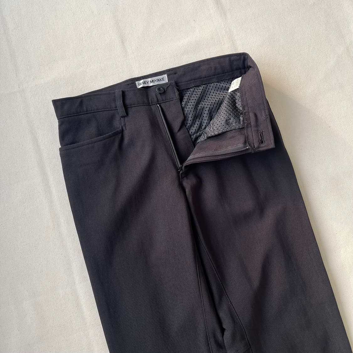 이세이 미야케 나일론 벤틸레이션 팬츠 상품이미지2