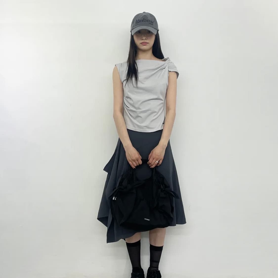 Slanted sleeveless top GREY 1사이즈 상품이미지4