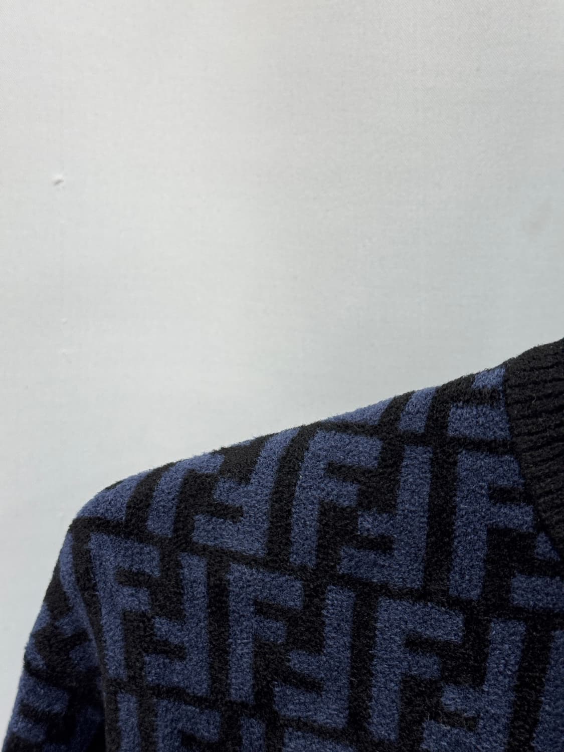 새상품급 펜디 벨벳 니트 38사이즈  상품이미지2