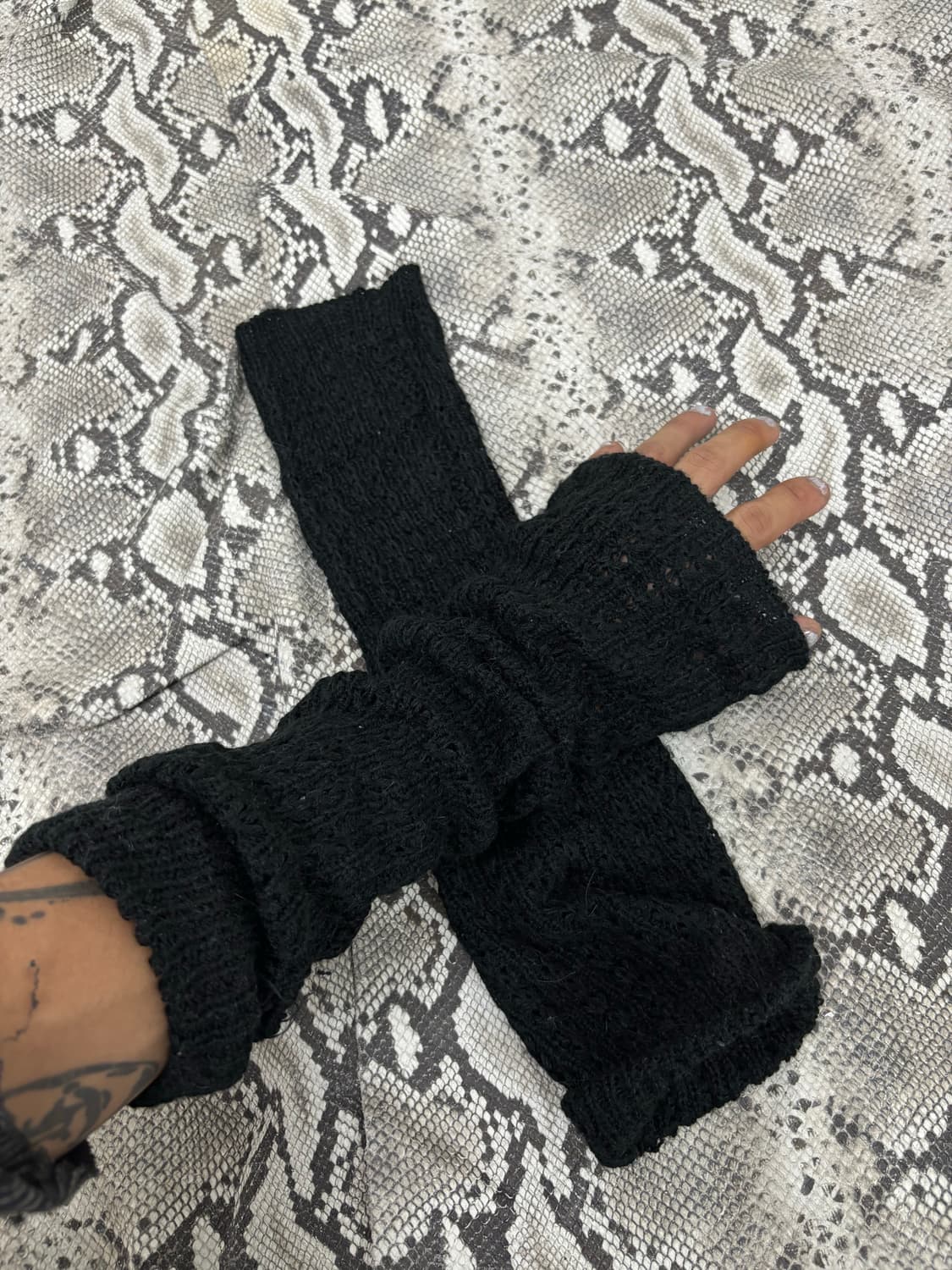 “Unknown” Black Knit handwarmer 상품이미지2