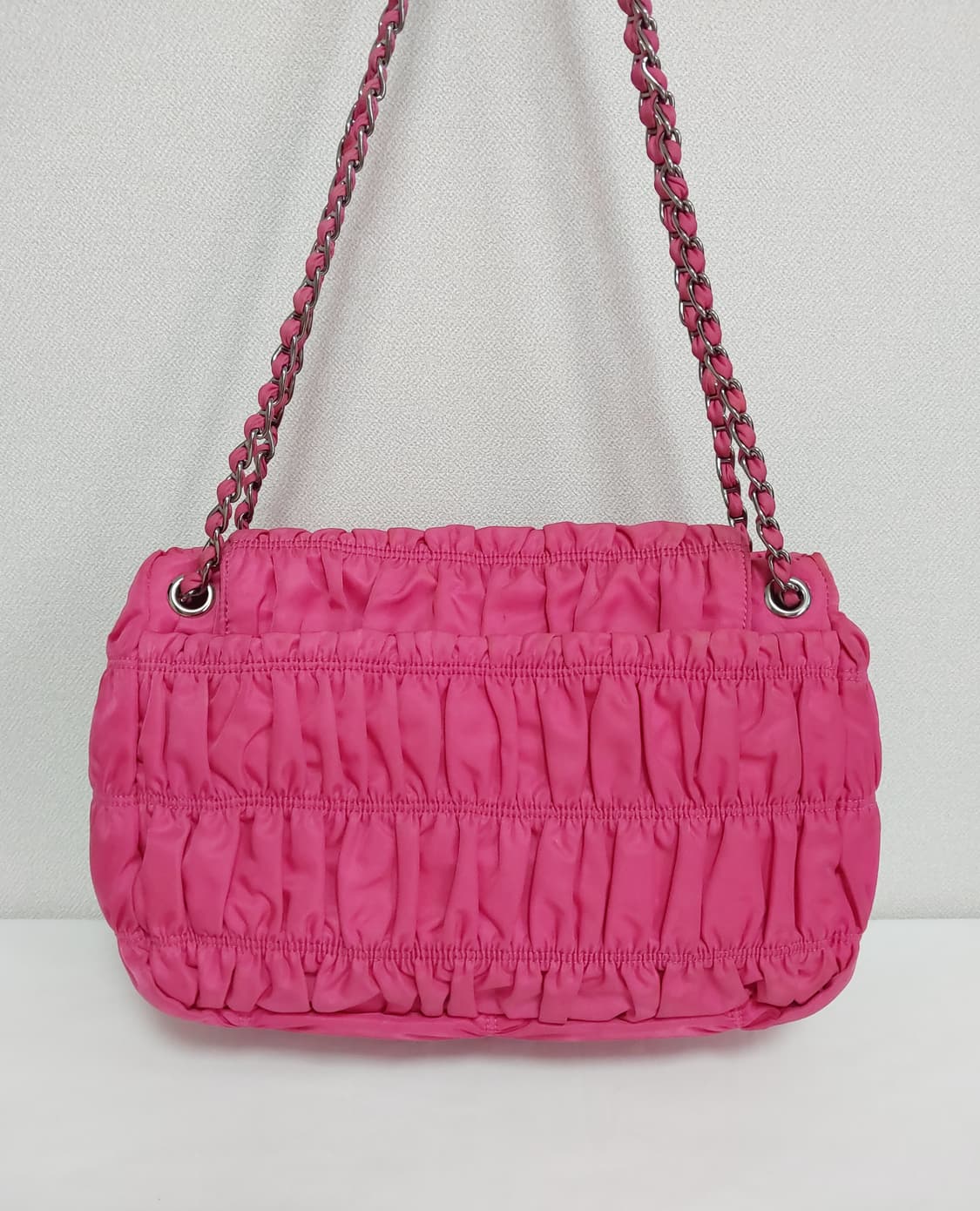 프라다 핑크 테수토 고프레 패브릭 은장 체인 숄더백 (정품) 상품이미지4