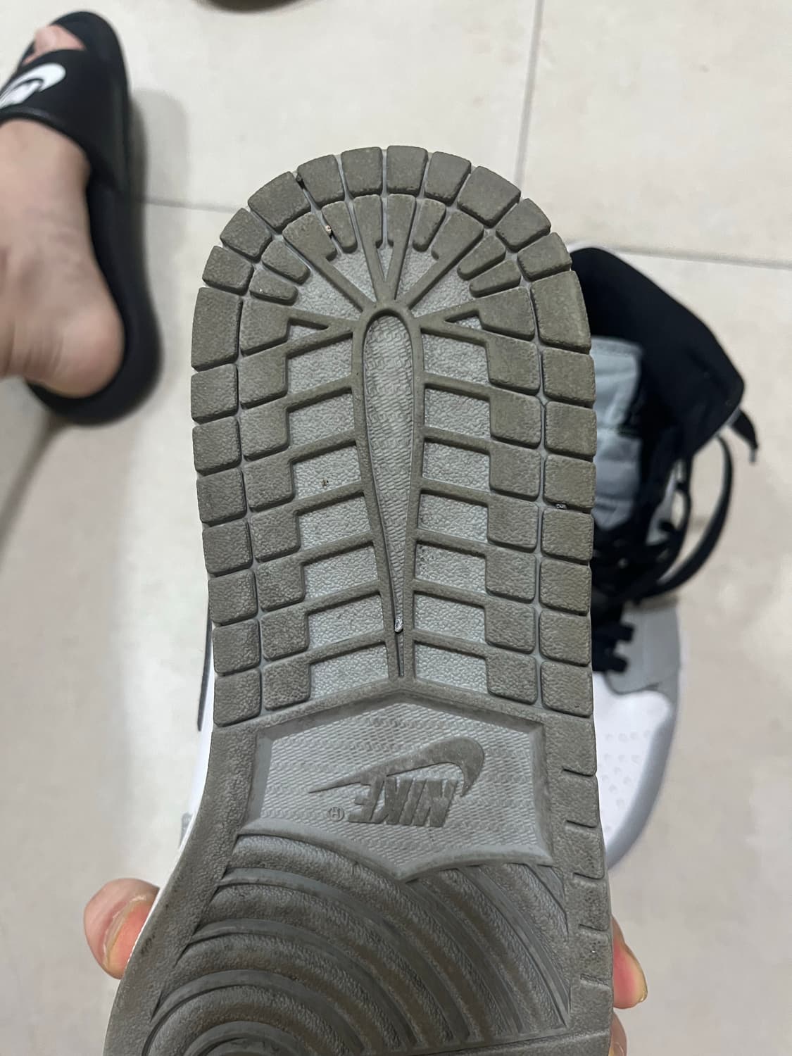 조던1 미드 라이트 스모크 그레이 상품이미지2