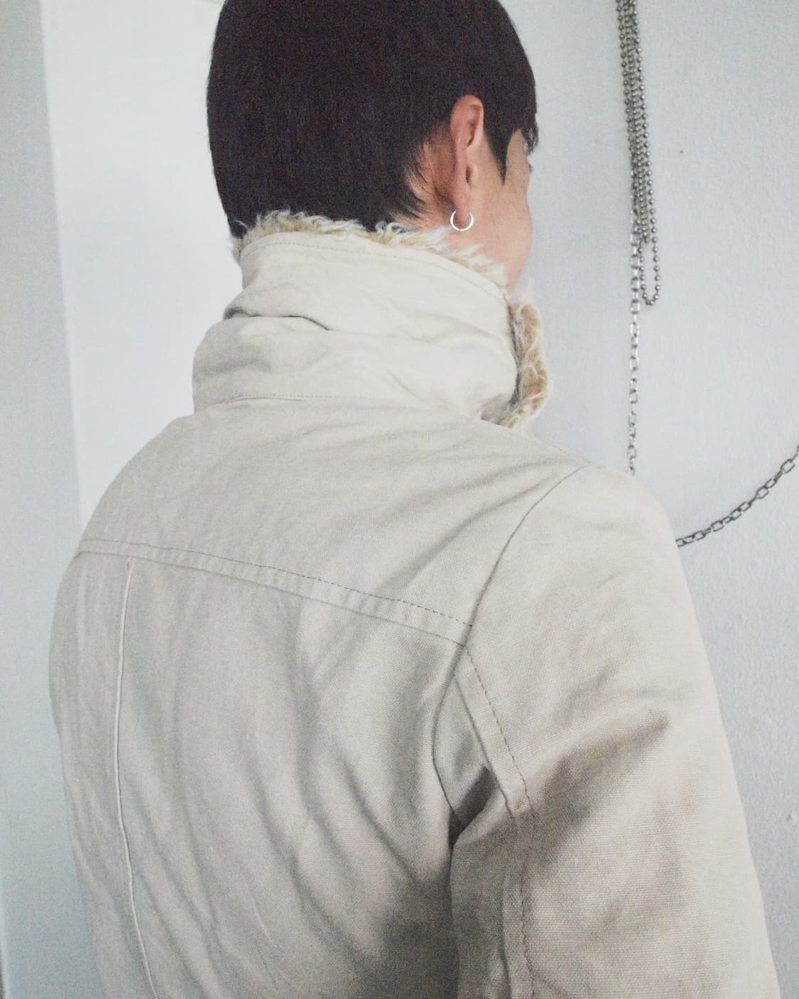 어태치먼트 초기 사선지퍼 하이넥 드레이프 자켓 상품이미지5