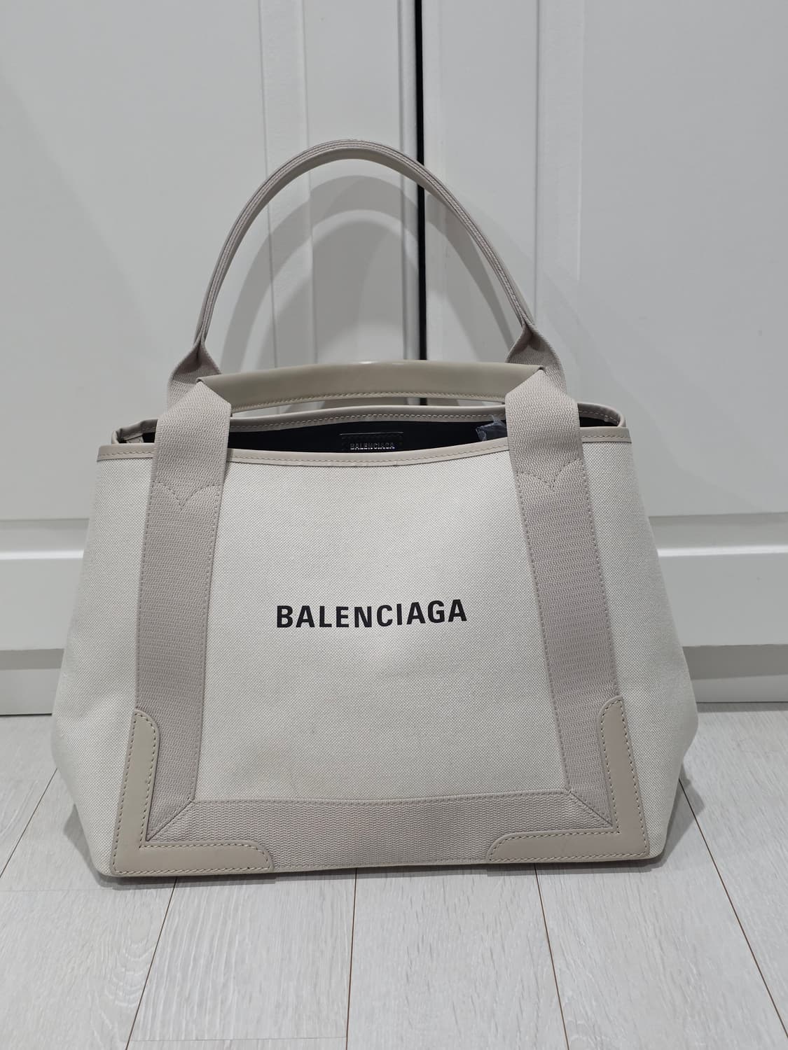 발렌시아가 카바스 토트백 스몰 s 아이보리 상품이미지1