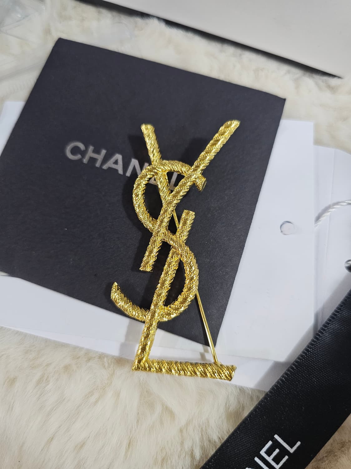 입생로랑 골드 업사이클링 브로치 상품이미지3