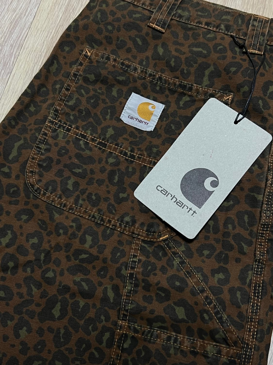 칼하트 wip 레오파드 싱글니 팬츠 M사이즈 판매 상품이미지1