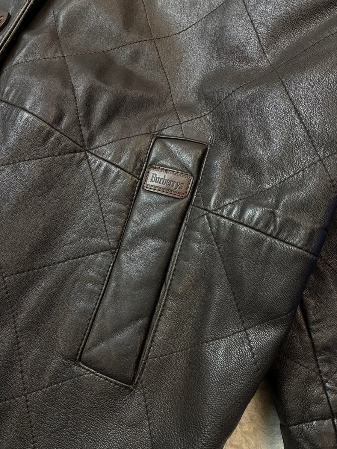 버버리 90's 숄카라 양가죽 퀼팅 루즈핏 코트 PN6107 상품이미지5