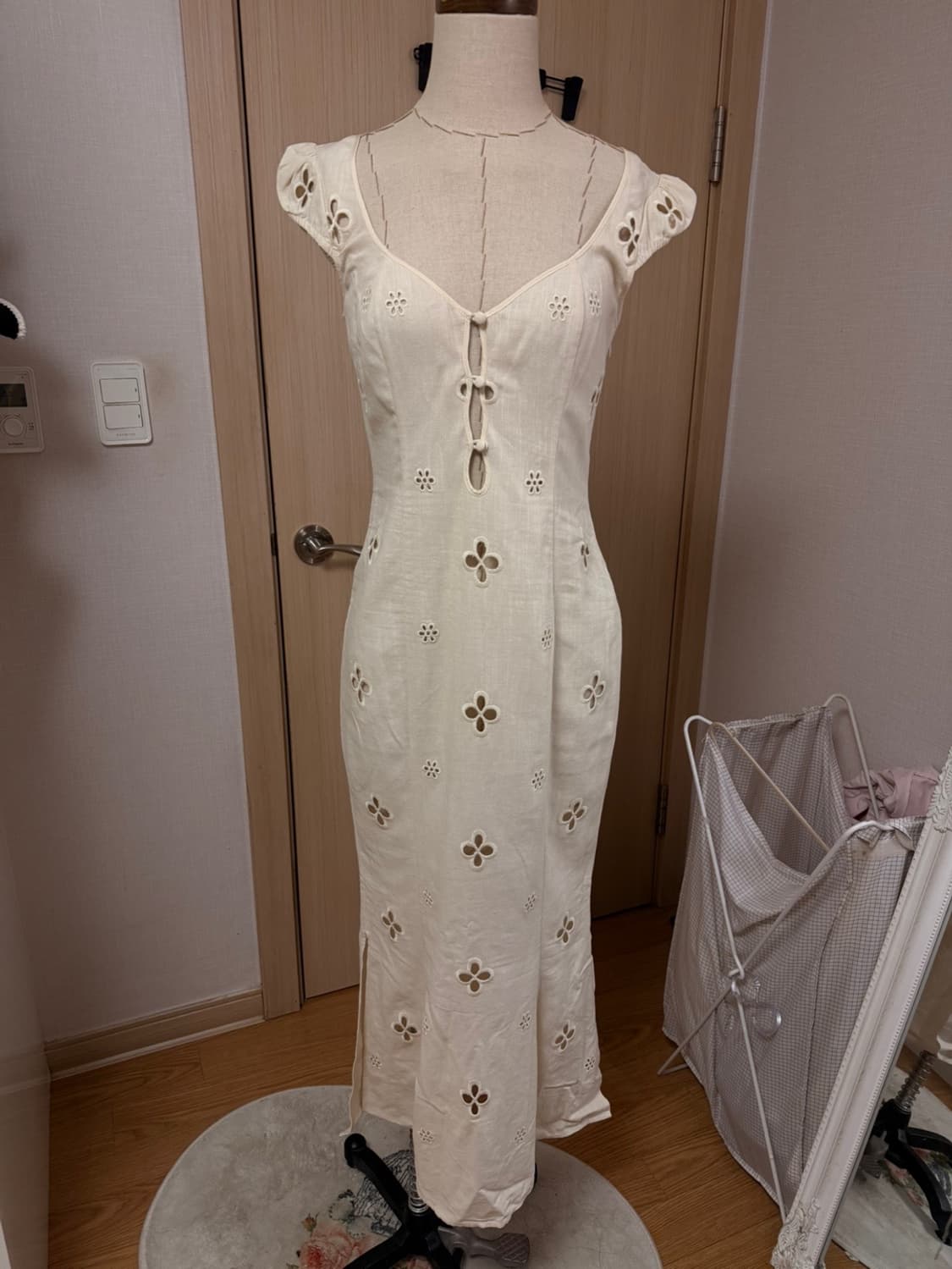 Mirror palais 미러 팔레 Maria 펀칭아이보리린넨롱원피스 상품이미지7