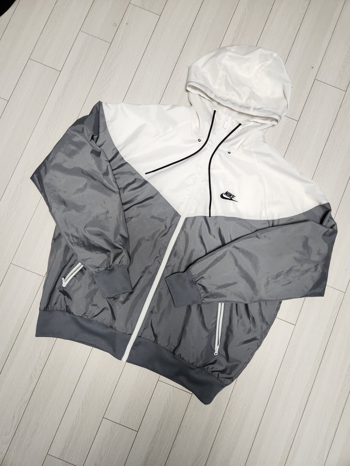 새상품급)나이키 윈드러너 우븐 바람막이 사이즈105(xl)

여러 중고사 상품이미지1