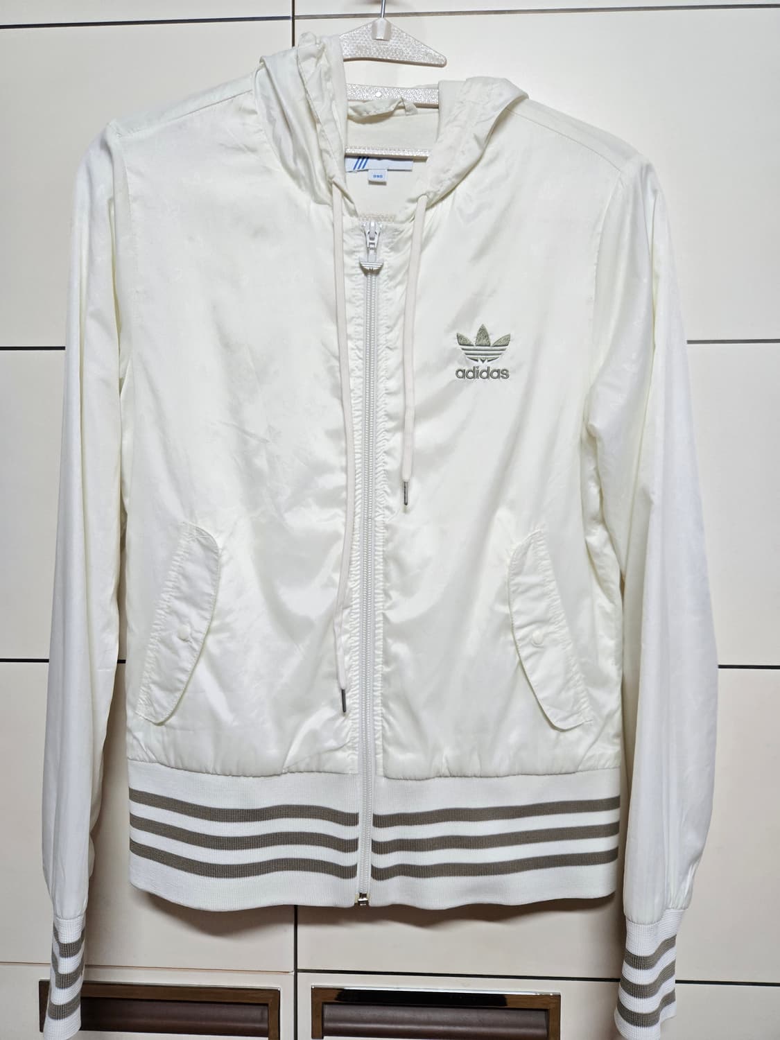 아디다스 여성 화이트 불꽃 희귀 바람막이 상품이미지1