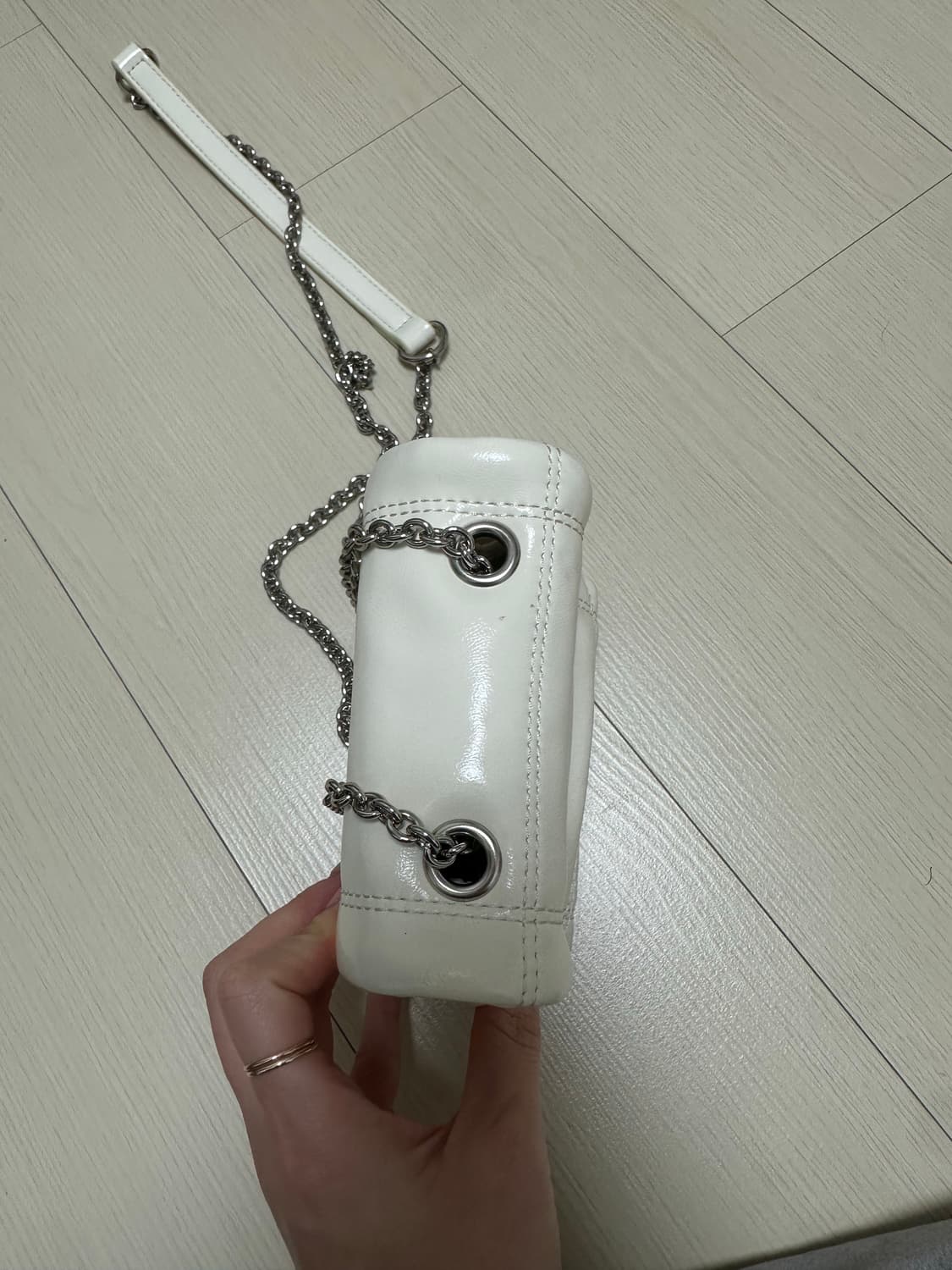 마뗑킴 화이트 크로스백 상품이미지4